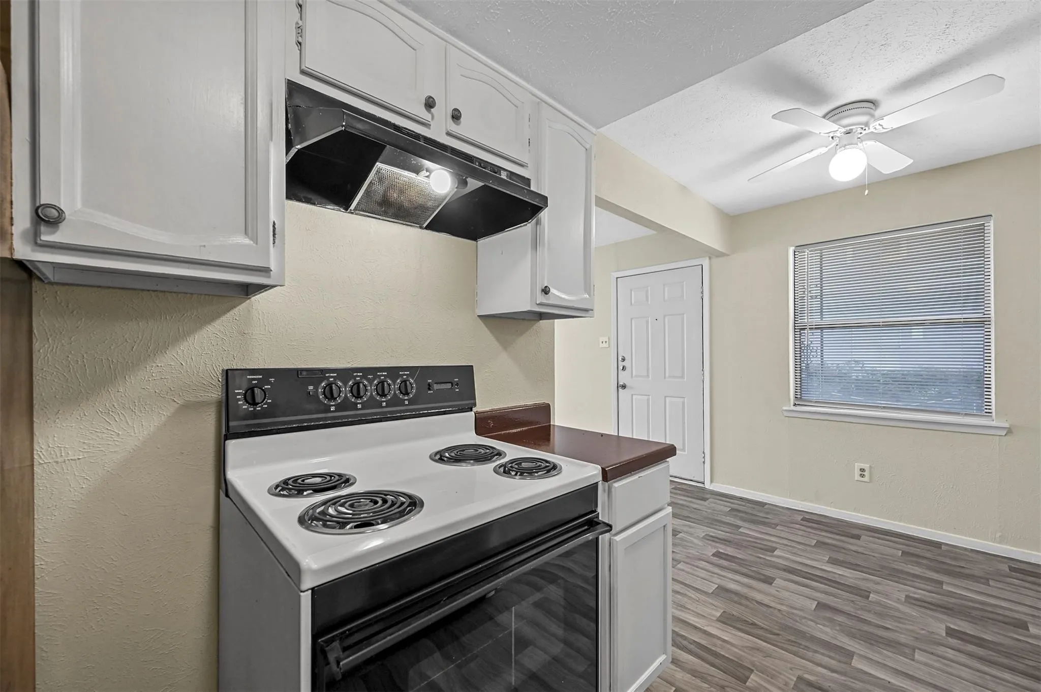 Quadruplex For Rent in Kaufman County , 505 N Morris Street 5, Terrell, Texas 75160, 1 Bedroom, 1 Bathroom, Garage spaces, 600 Sqft, built in 1983, mls#21396565, Real Estate Agent in Terrell, Homes For Rent in Kaufman county, Homes For Rent in Terrell, Realtor in Terrell Texas, Real Estate Brokerage Independent Realty Texas, Luminita Cordes Realtor