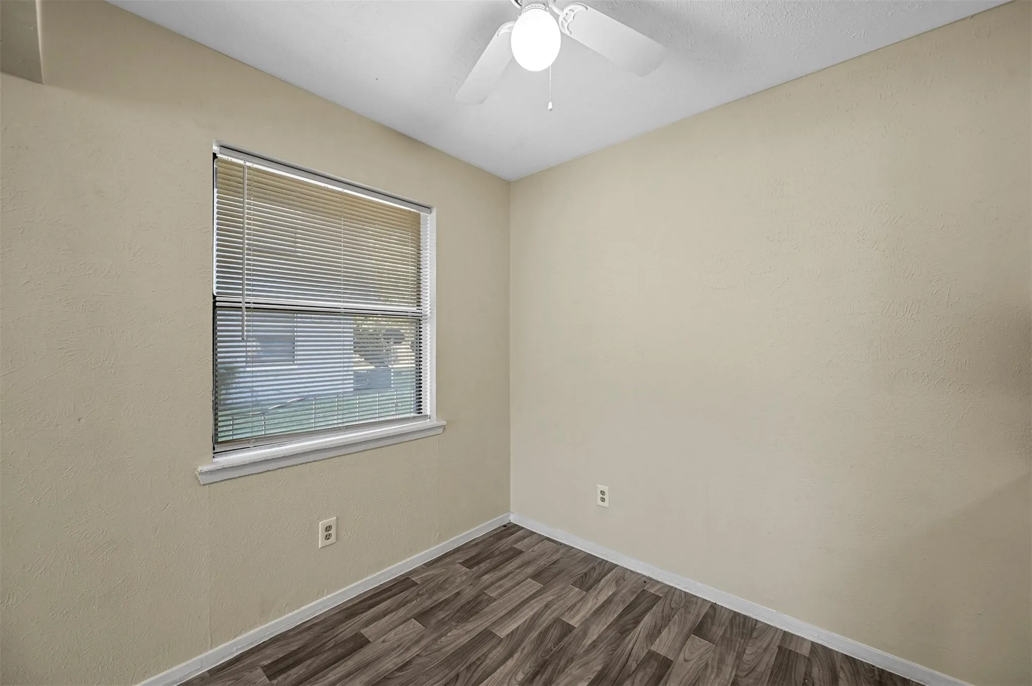 Quadruplex For Rent in Kaufman County , 505 N Morris Street 5, Terrell, Texas 75160, 1 Bedroom, 1 Bathroom, Garage spaces, 600 Sqft, built in 1983, mls#21396565, Real Estate Agent in Terrell, Homes For Rent in Kaufman county, Homes For Rent in Terrell, Realtor in Terrell Texas, Real Estate Brokerage Independent Realty Texas, Luminita Cordes Realtor