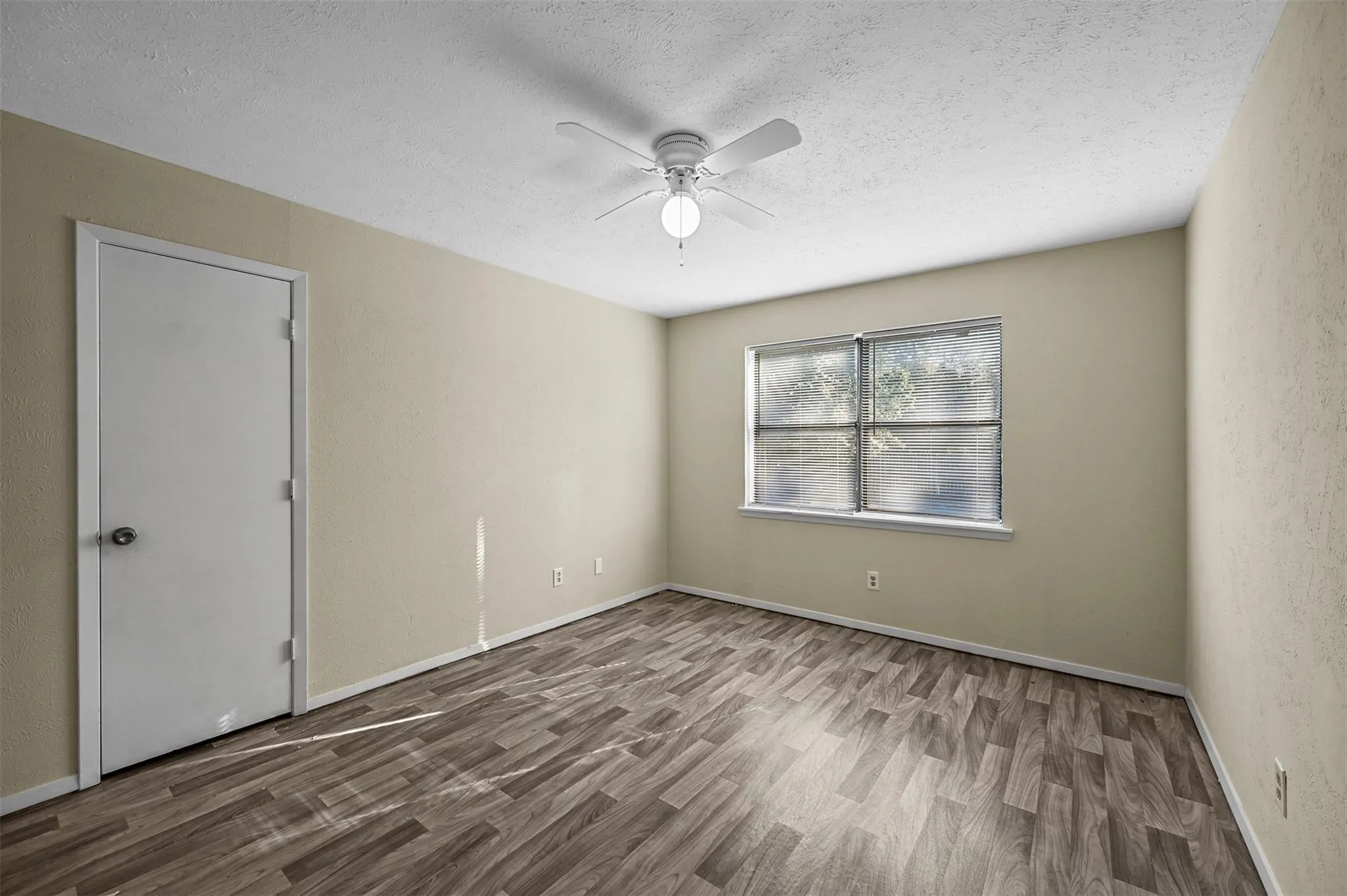 Quadruplex For Rent in Kaufman County , 505 N Morris Street 5, Terrell, Texas 75160, 1 Bedroom, 1 Bathroom, Garage spaces, 600 Sqft, built in 1983, mls#21396565, Real Estate Agent in Terrell, Homes For Rent in Kaufman county, Homes For Rent in Terrell, Realtor in Terrell Texas, Real Estate Brokerage Independent Realty Texas, Luminita Cordes Realtor