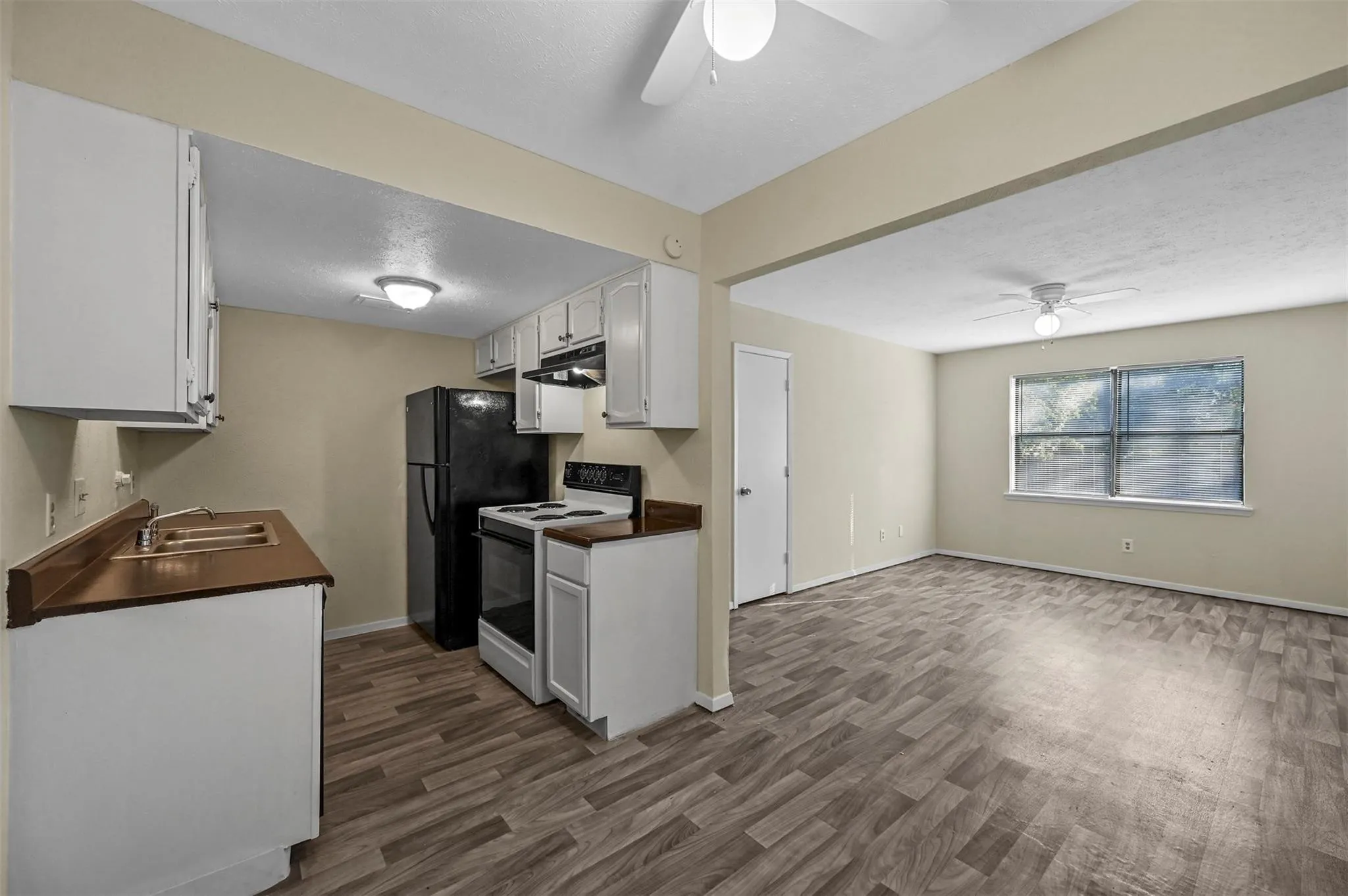 Quadruplex For Rent in Kaufman County , 505 N Morris Street 5, Terrell, Texas 75160, 1 Bedroom, 1 Bathroom, Garage spaces, 600 Sqft, built in 1983, mls#21396565, Real Estate Agent in Terrell, Homes For Rent in Kaufman county, Homes For Rent in Terrell, Realtor in Terrell Texas, Real Estate Brokerage Independent Realty Texas, Luminita Cordes Realtor