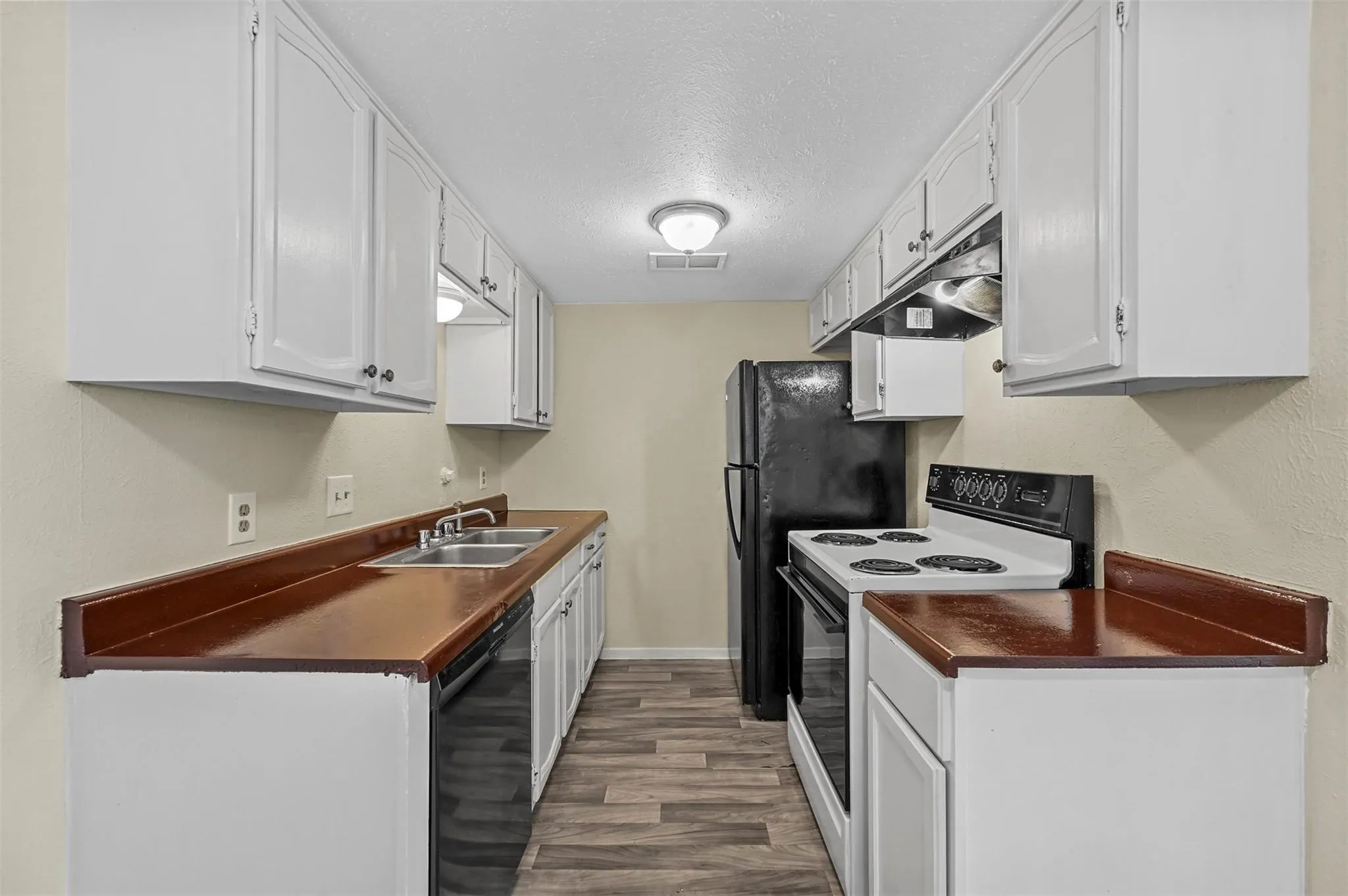 Quadruplex For Rent in Kaufman County , 505 N Morris Street 5, Terrell, Texas 75160, 1 Bedroom, 1 Bathroom, Garage spaces, 600 Sqft, built in 1983, mls#21396565, Real Estate Agent in Terrell, Homes For Rent in Kaufman county, Homes For Rent in Terrell, Realtor in Terrell Texas, Real Estate Brokerage Independent Realty Texas, Luminita Cordes Realtor