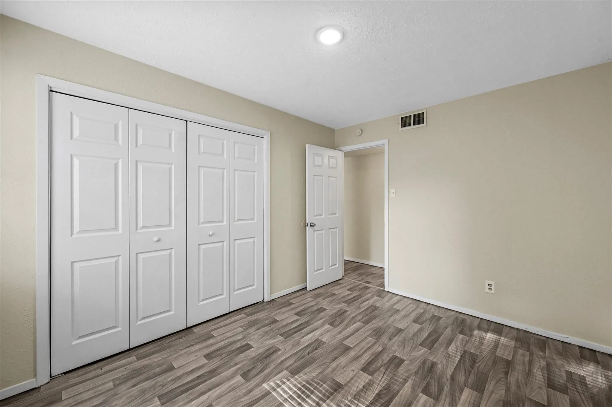 Quadruplex For Rent in Kaufman County , 505 N Morris Street 5, Terrell, Texas 75160, 1 Bedroom, 1 Bathroom, Garage spaces, 600 Sqft, built in 1983, mls#21396565, Real Estate Agent in Terrell, Homes For Rent in Kaufman county, Homes For Rent in Terrell, Realtor in Terrell Texas, Real Estate Brokerage Independent Realty Texas, Luminita Cordes Realtor
