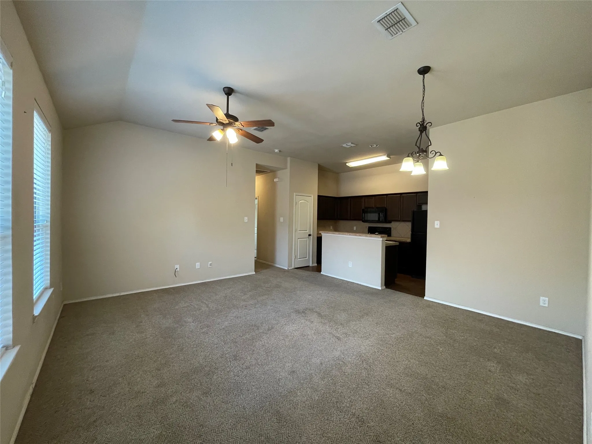 Duplex For Rent in Tarrant County , 1430 Ravenwood Lane, Mansfield, Texas 76063, 3 Bedroom, 2 Bathroom, 2 Garage spaces, 1,202 Sqft, built in 2009, mls#21394979, Real Estate Agent in Mansfield, Homes For Rent in Tarrant county, Homes For Rent in Mansfield, Realtor in Mansfield Texas, Real Estate Brokerage Independent Realty Texas, Luminita Cordes Realtor