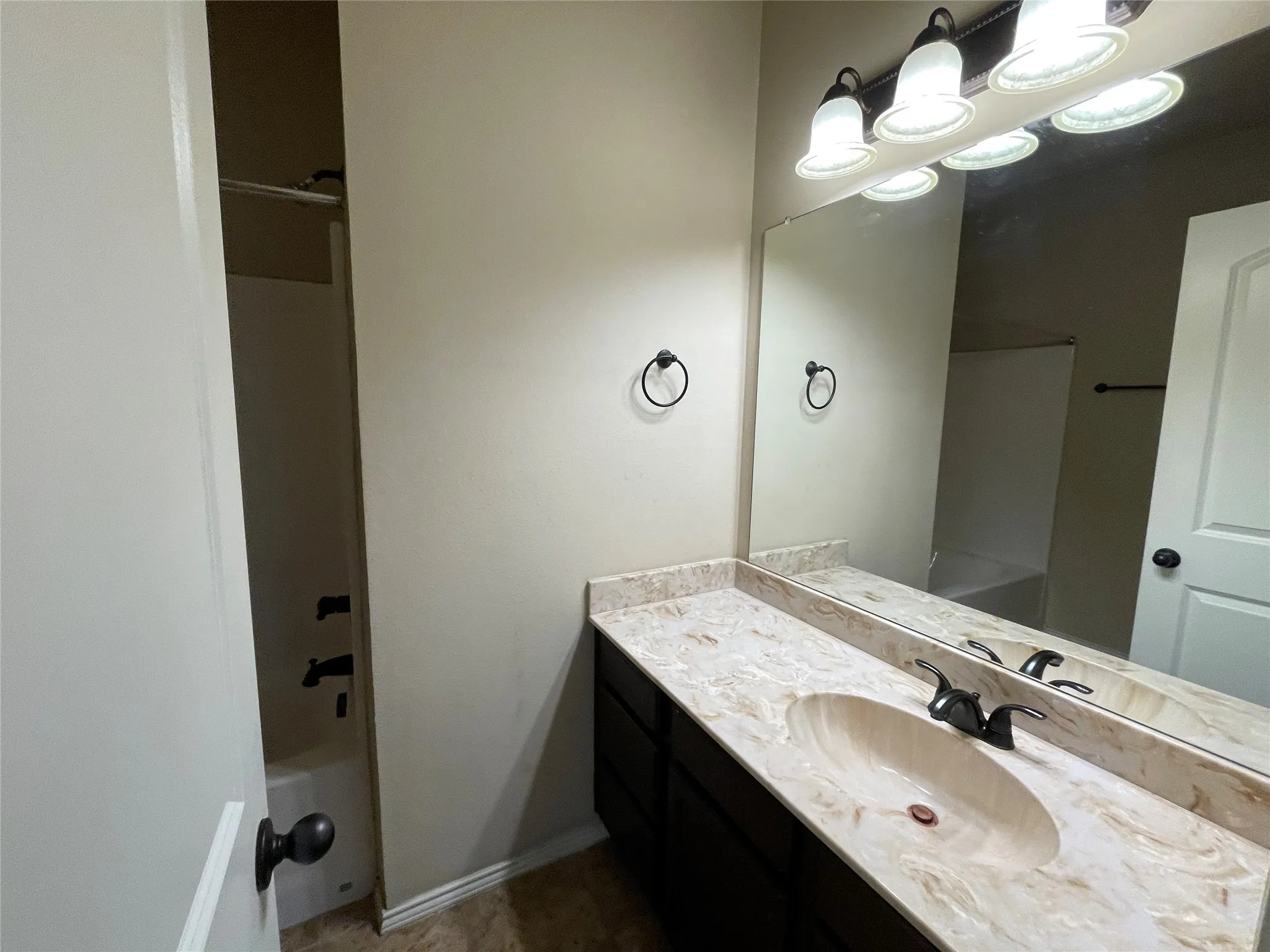 Duplex For Rent in Tarrant County , 1430 Ravenwood Lane, Mansfield, Texas 76063, 3 Bedroom, 2 Bathroom, 2 Garage spaces, 1,202 Sqft, built in 2009, mls#21394979, Real Estate Agent in Mansfield, Homes For Rent in Tarrant county, Homes For Rent in Mansfield, Realtor in Mansfield Texas, Real Estate Brokerage Independent Realty Texas, Luminita Cordes Realtor