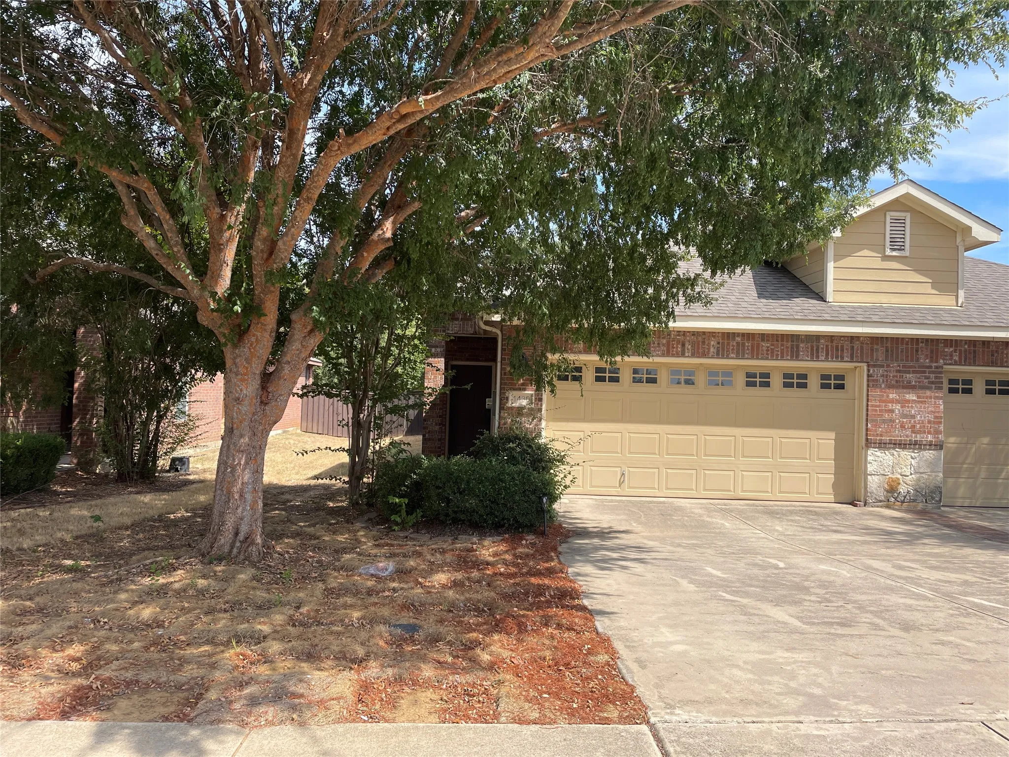 Duplex For Rent