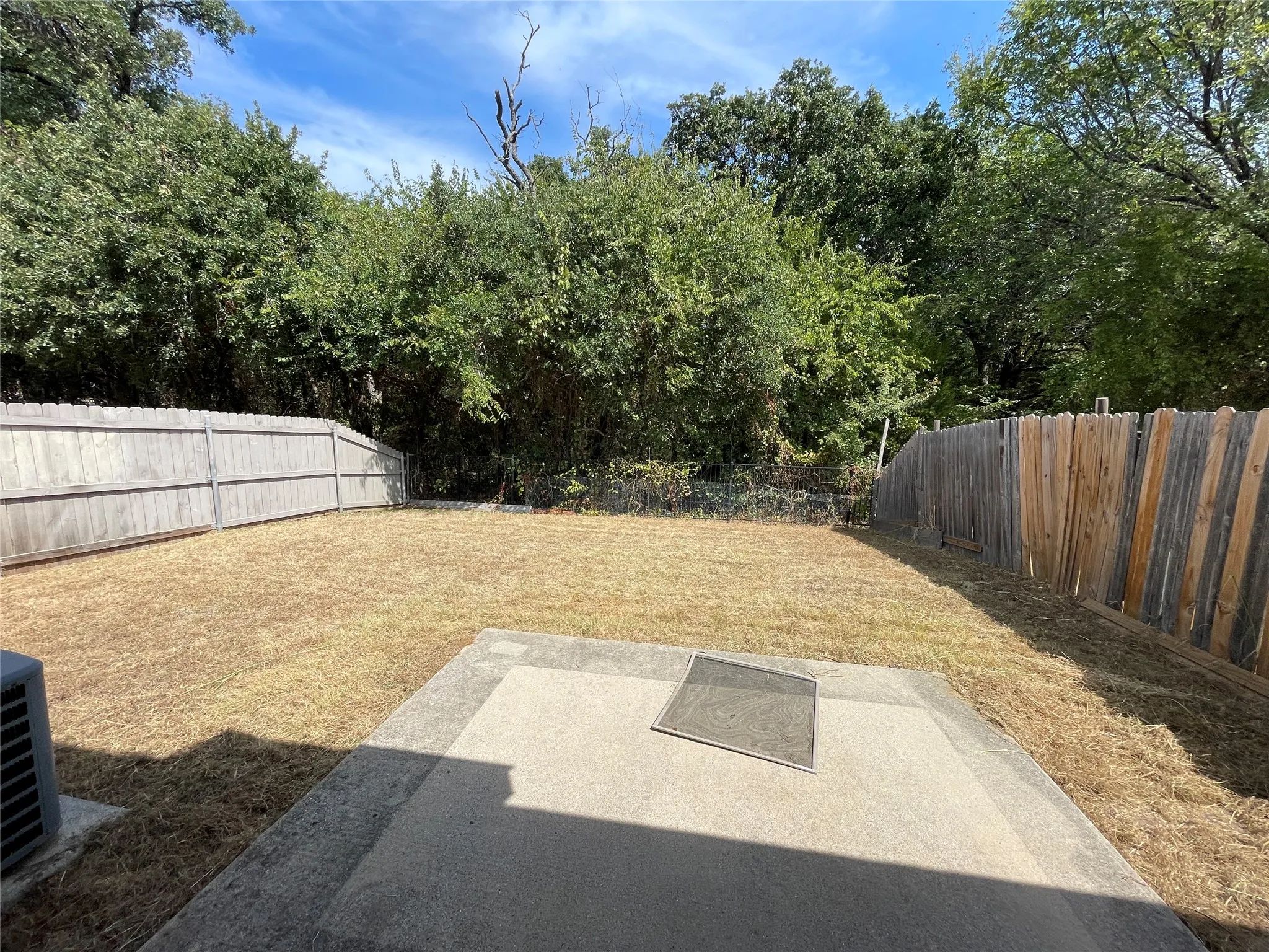 Duplex For Rent in Tarrant County , 1430 Ravenwood Lane, Mansfield, Texas 76063, 3 Bedroom, 2 Bathroom, 2 Garage spaces, 1,202 Sqft, built in 2009, mls#21394979, Real Estate Agent in Mansfield, Homes For Rent in Tarrant county, Homes For Rent in Mansfield, Realtor in Mansfield Texas, Real Estate Brokerage Independent Realty Texas, Luminita Cordes Realtor