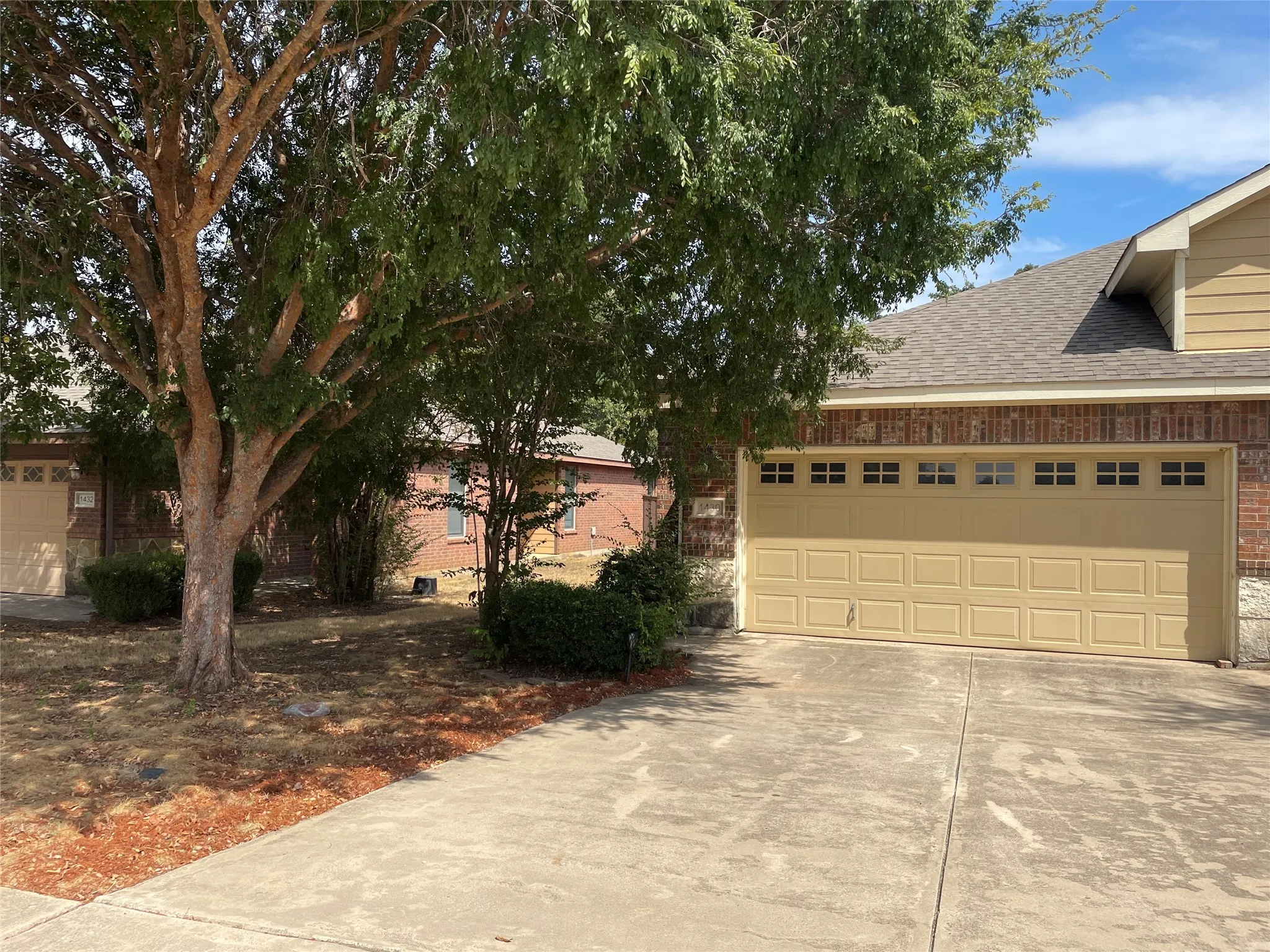 Duplex For Rent in Tarrant County , 1430 Ravenwood Lane, Mansfield, Texas 76063, 3 Bedroom, 2 Bathroom, 2 Garage spaces, 1,202 Sqft, built in 2009, mls#21394979, Real Estate Agent in Mansfield, Homes For Rent in Tarrant county, Homes For Rent in Mansfield, Realtor in Mansfield Texas, Real Estate Brokerage Independent Realty Texas, Luminita Cordes Realtor