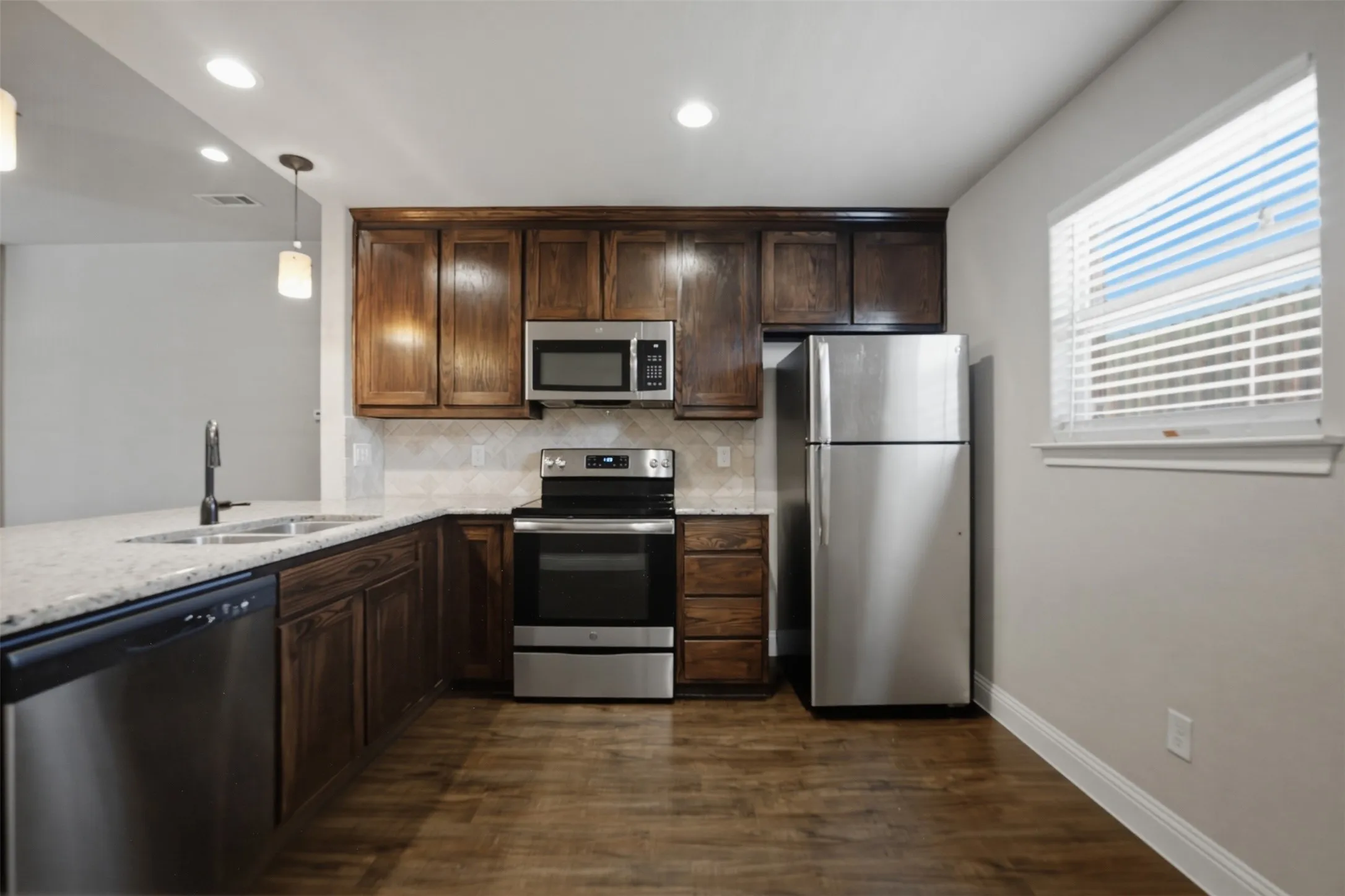 Duplex For Rent in Tarrant County , 1325 White Sand Drive 1329, Pelican Bay, Texas 76020, 3 Bedroom, 2 Bathroom, 1 Garage spaces, 1,227 Sqft, built in 2018, mls#21396414, Real Estate Agent in Pelican Bay, Homes For Rent in Tarrant county, Homes For Rent in Pelican Bay, Realtor in Pelican Bay Texas, Real Estate Brokerage Independent Realty Texas, Luminita Cordes Realtor