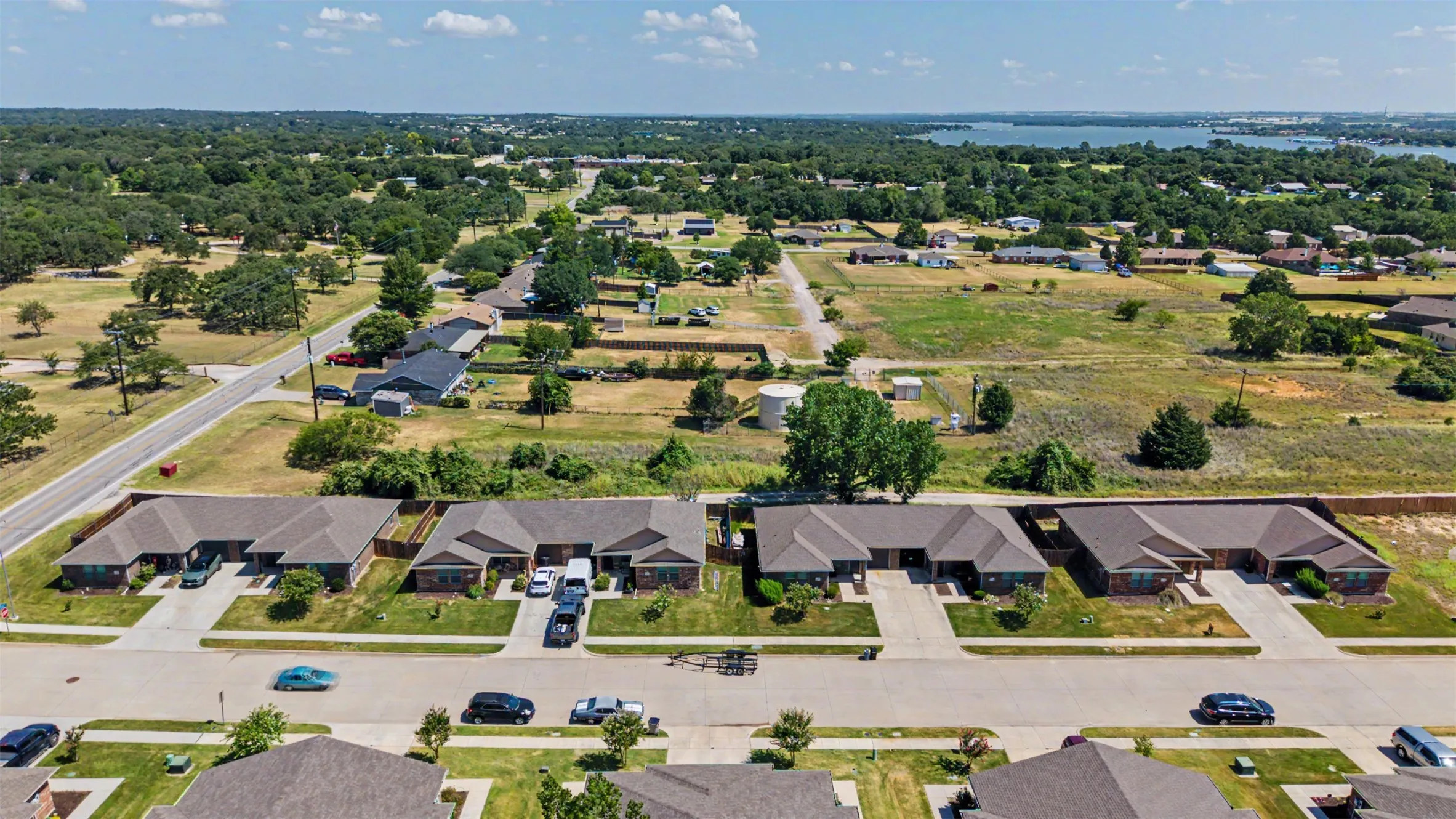 Duplex For Rent in Tarrant County , 1325 White Sand Drive 1329, Pelican Bay, Texas 76020, 3 Bedroom, 2 Bathroom, 1 Garage spaces, 1,227 Sqft, built in 2018, mls#21396414, Real Estate Agent in Pelican Bay, Homes For Rent in Tarrant county, Homes For Rent in Pelican Bay, Realtor in Pelican Bay Texas, Real Estate Brokerage Independent Realty Texas, Luminita Cordes Realtor