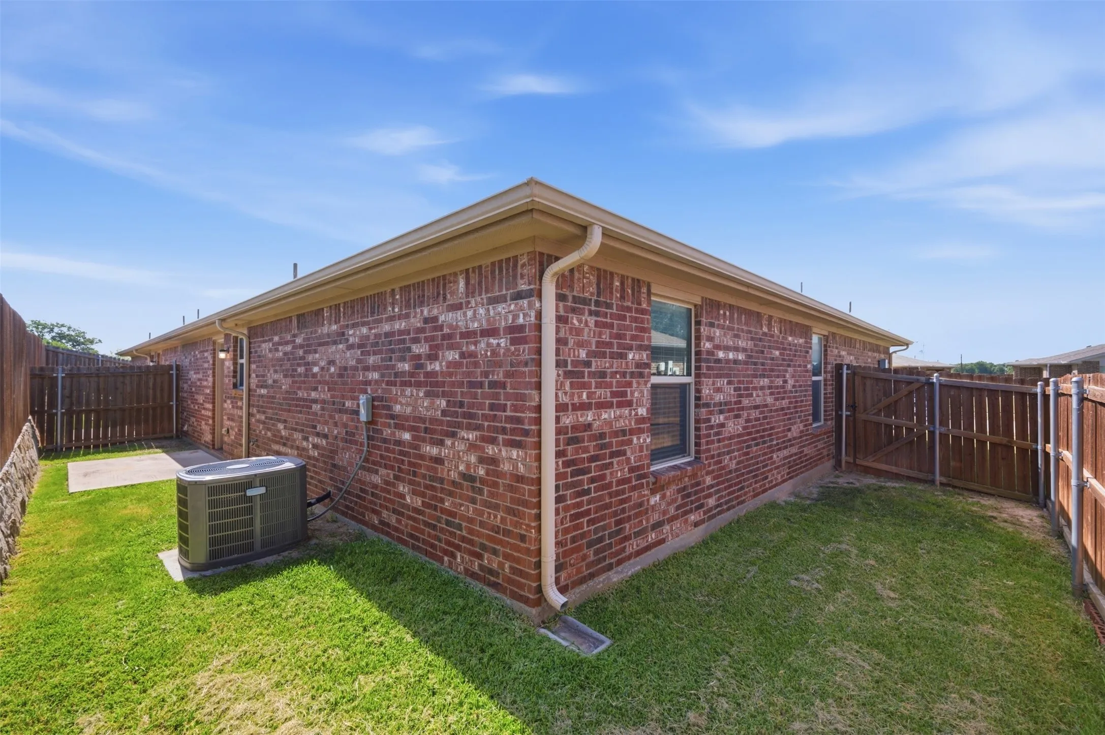 Duplex For Rent in Tarrant County , 1325 White Sand Drive 1329, Pelican Bay, Texas 76020, 3 Bedroom, 2 Bathroom, 1 Garage spaces, 1,227 Sqft, built in 2018, mls#21396414, Real Estate Agent in Pelican Bay, Homes For Rent in Tarrant county, Homes For Rent in Pelican Bay, Realtor in Pelican Bay Texas, Real Estate Brokerage Independent Realty Texas, Luminita Cordes Realtor