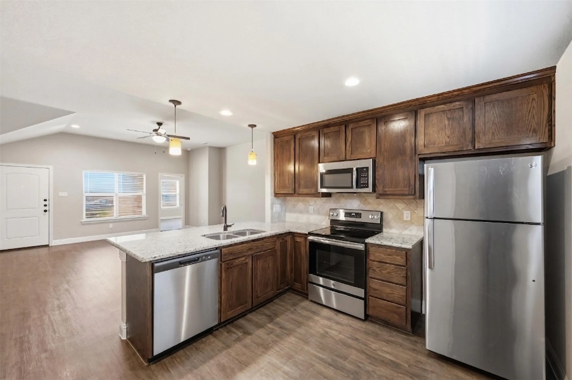 Duplex For Rent in Tarrant County , 1325 White Sand Drive 1329, Pelican Bay, Texas 76020, 3 Bedroom, 2 Bathroom, 1 Garage spaces, 1,227 Sqft, built in 2018, mls#21396414, Real Estate Agent in Pelican Bay, Homes For Rent in Tarrant county, Homes For Rent in Pelican Bay, Realtor in Pelican Bay Texas, Real Estate Brokerage Independent Realty Texas, Luminita Cordes Realtor