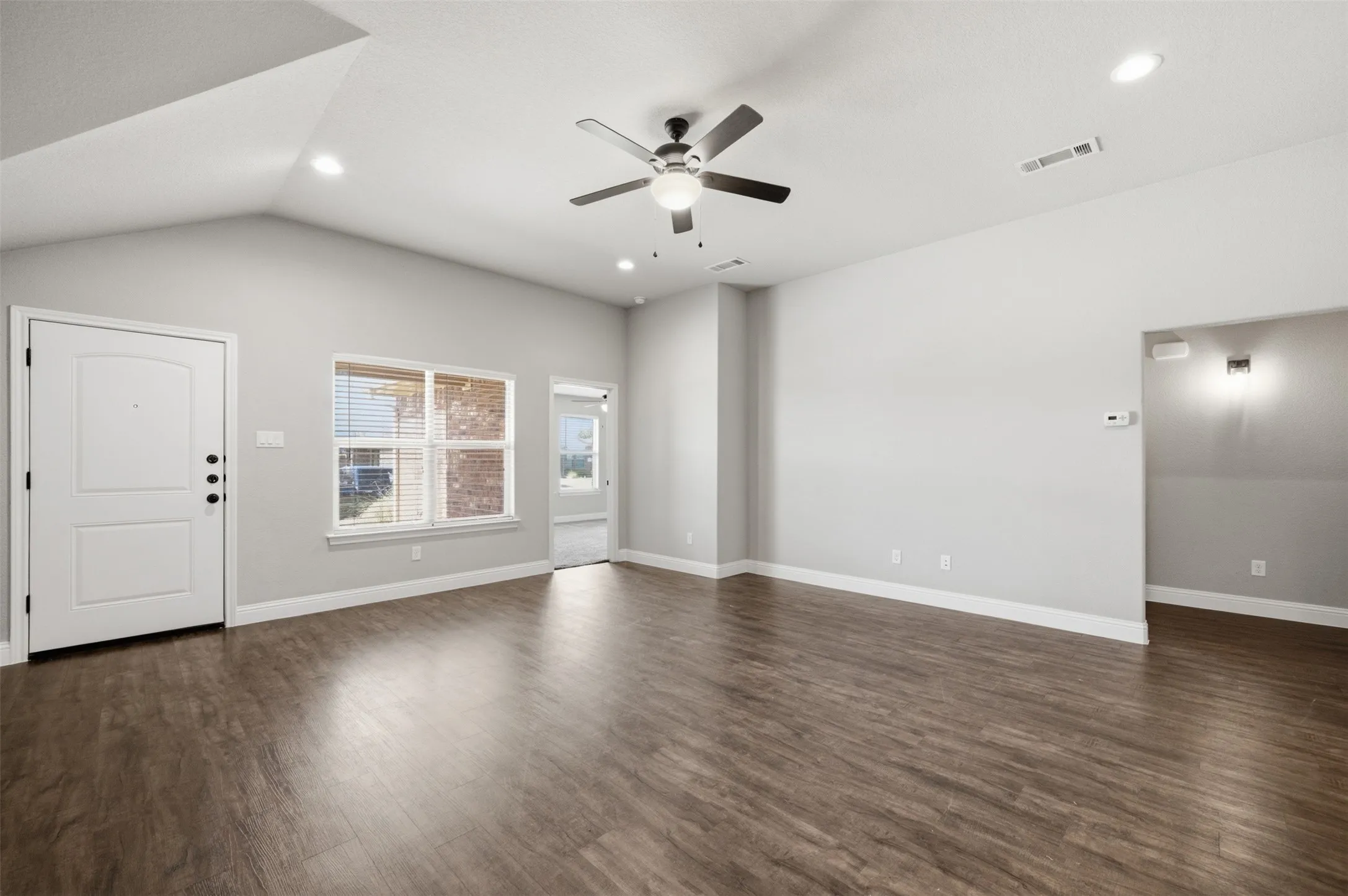Duplex For Rent in Tarrant County , 1325 White Sand Drive 1329, Pelican Bay, Texas 76020, 3 Bedroom, 2 Bathroom, 1 Garage spaces, 1,227 Sqft, built in 2018, mls#21396414, Real Estate Agent in Pelican Bay, Homes For Rent in Tarrant county, Homes For Rent in Pelican Bay, Realtor in Pelican Bay Texas, Real Estate Brokerage Independent Realty Texas, Luminita Cordes Realtor