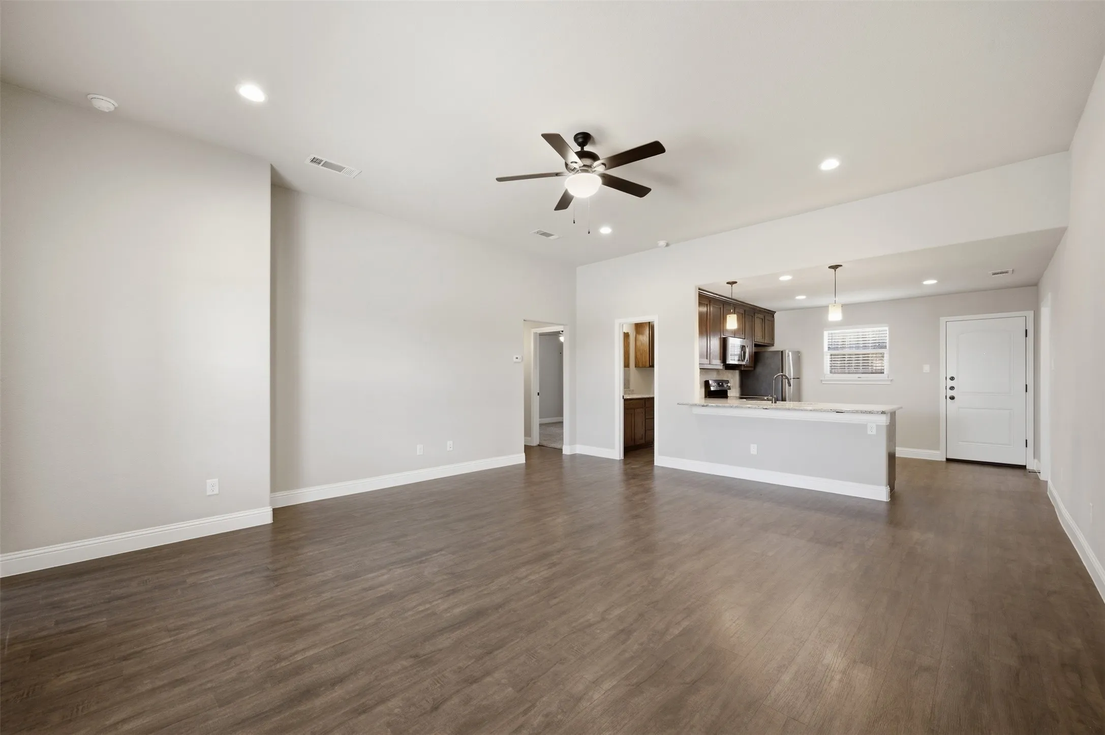 Duplex For Rent in Tarrant County , 1325 White Sand Drive 1329, Pelican Bay, Texas 76020, 3 Bedroom, 2 Bathroom, 1 Garage spaces, 1,227 Sqft, built in 2018, mls#21396414, Real Estate Agent in Pelican Bay, Homes For Rent in Tarrant county, Homes For Rent in Pelican Bay, Realtor in Pelican Bay Texas, Real Estate Brokerage Independent Realty Texas, Luminita Cordes Realtor