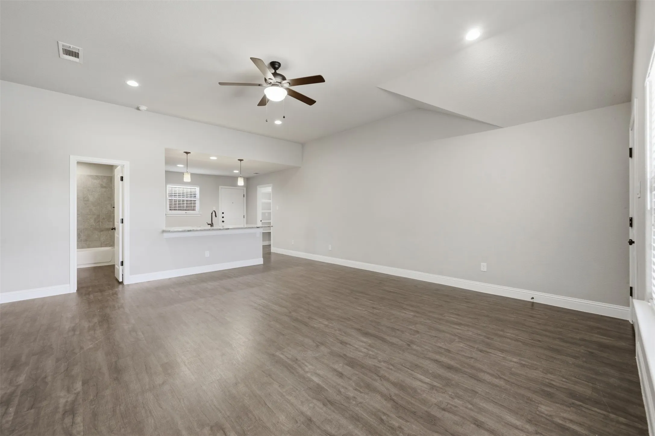 Duplex For Rent in Tarrant County , 1325 White Sand Drive 1329, Pelican Bay, Texas 76020, 3 Bedroom, 2 Bathroom, 1 Garage spaces, 1,227 Sqft, built in 2018, mls#21396414, Real Estate Agent in Pelican Bay, Homes For Rent in Tarrant county, Homes For Rent in Pelican Bay, Realtor in Pelican Bay Texas, Real Estate Brokerage Independent Realty Texas, Luminita Cordes Realtor