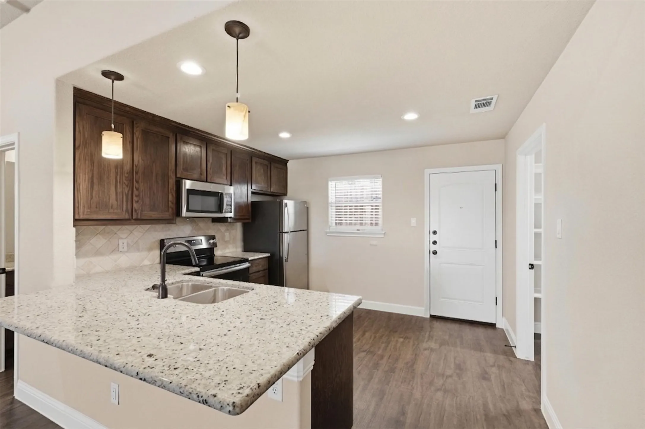 Duplex For Rent in Tarrant County , 1325 White Sand Drive 1329, Pelican Bay, Texas 76020, 3 Bedroom, 2 Bathroom, 1 Garage spaces, 1,227 Sqft, built in 2018, mls#21396414, Real Estate Agent in Pelican Bay, Homes For Rent in Tarrant county, Homes For Rent in Pelican Bay, Realtor in Pelican Bay Texas, Real Estate Brokerage Independent Realty Texas, Luminita Cordes Realtor