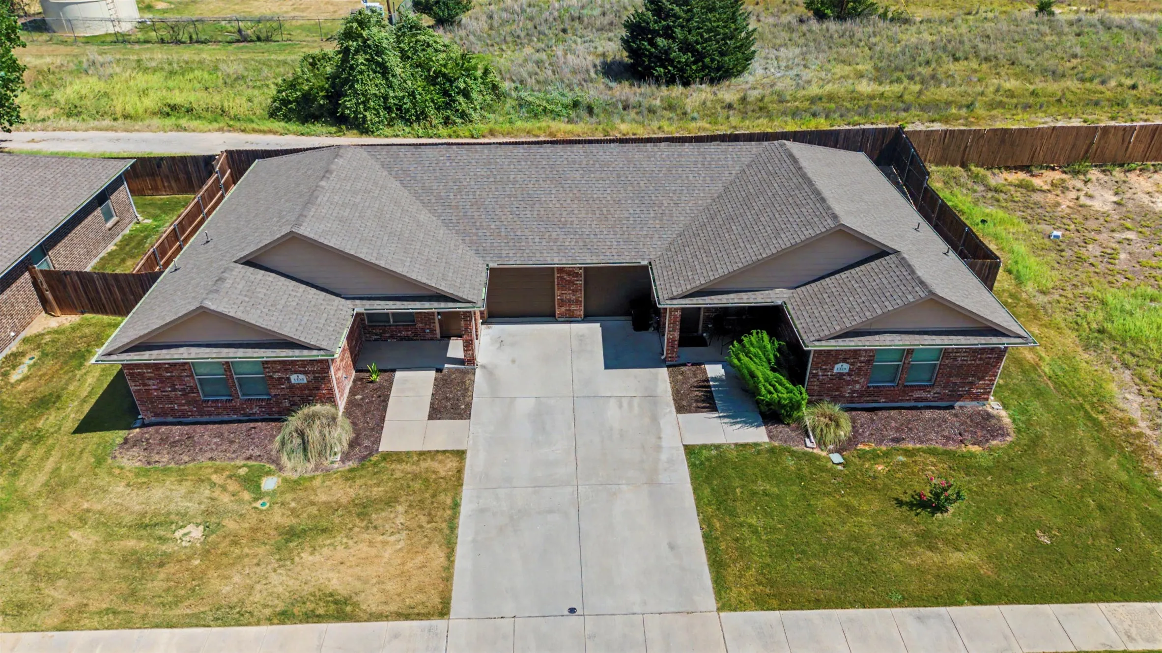 Duplex For Rent in Tarrant County , 1325 White Sand Drive 1329, Pelican Bay, Texas 76020, 3 Bedroom, 2 Bathroom, 1 Garage spaces, 1,227 Sqft, built in 2018, mls#21396414, Real Estate Agent in Pelican Bay, Homes For Rent in Tarrant county, Homes For Rent in Pelican Bay, Realtor in Pelican Bay Texas, Real Estate Brokerage Independent Realty Texas, Luminita Cordes Realtor