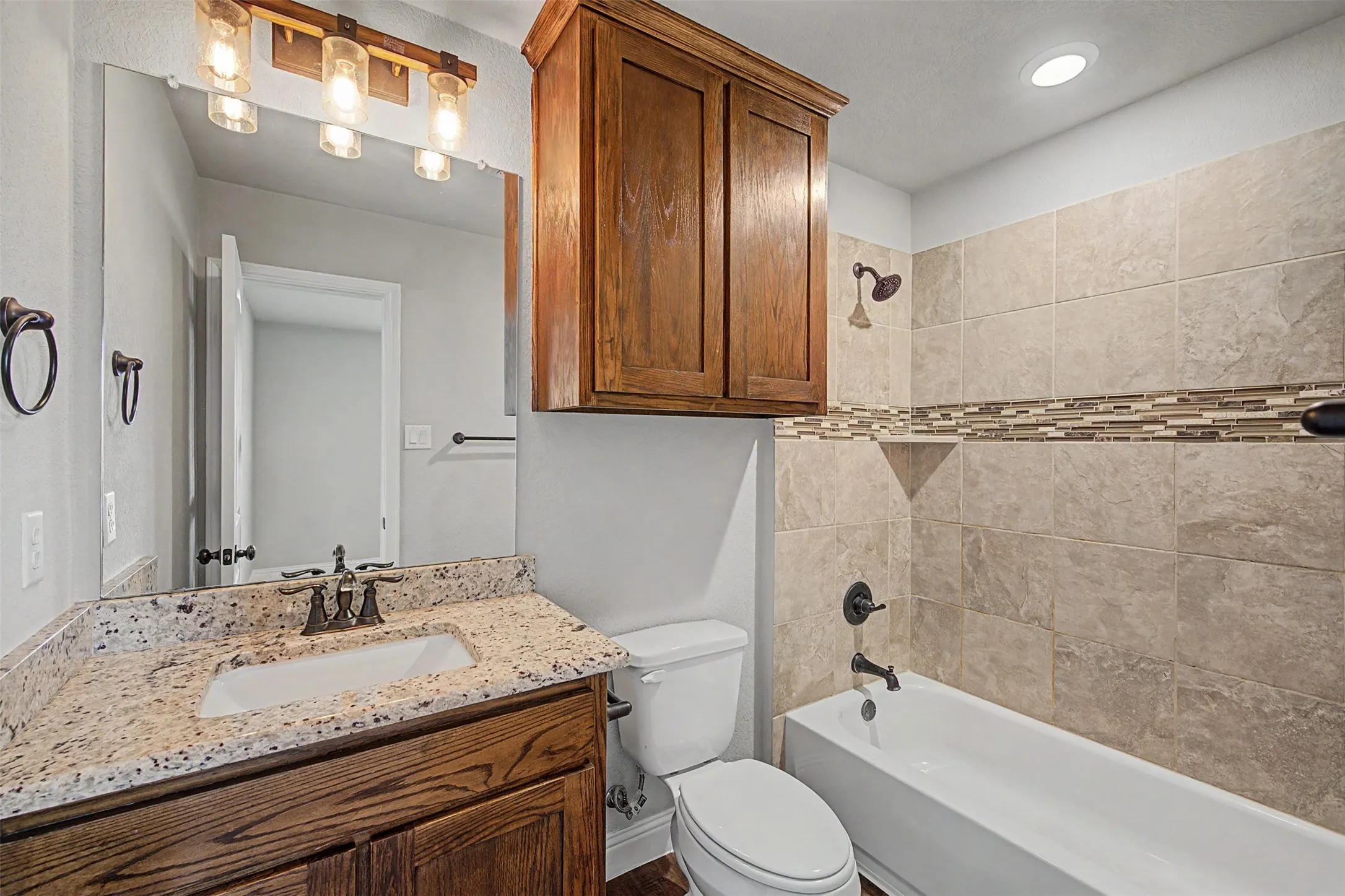 Duplex For Rent in Tarrant County , 1325 White Sand Drive 1329, Pelican Bay, Texas 76020, 3 Bedroom, 2 Bathroom, 1 Garage spaces, 1,227 Sqft, built in 2018, mls#21396414, Real Estate Agent in Pelican Bay, Homes For Rent in Tarrant county, Homes For Rent in Pelican Bay, Realtor in Pelican Bay Texas, Real Estate Brokerage Independent Realty Texas, Luminita Cordes Realtor