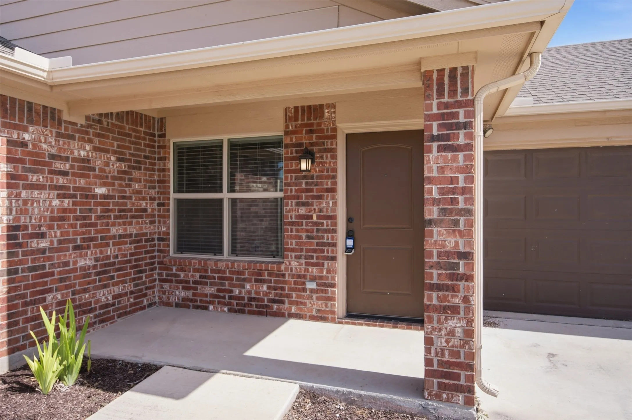 Duplex For Rent in Tarrant County , 1325 White Sand Drive 1329, Pelican Bay, Texas 76020, 3 Bedroom, 2 Bathroom, 1 Garage spaces, 1,227 Sqft, built in 2018, mls#21396414, Real Estate Agent in Pelican Bay, Homes For Rent in Tarrant county, Homes For Rent in Pelican Bay, Realtor in Pelican Bay Texas, Real Estate Brokerage Independent Realty Texas, Luminita Cordes Realtor