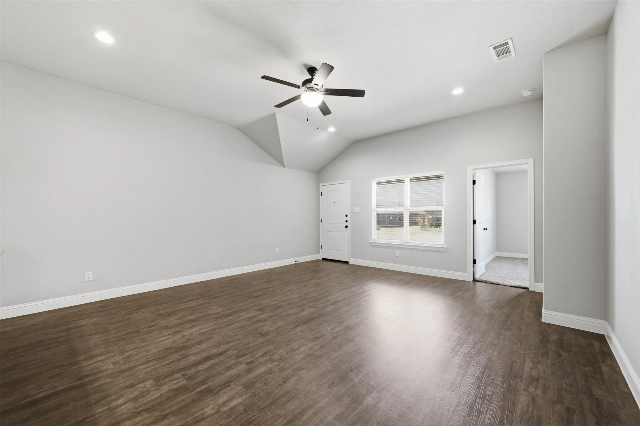 Duplex For Rent in Tarrant County , 1325 White Sand Drive 1329, Pelican Bay, Texas 76020, 3 Bedroom, 2 Bathroom, 1 Garage spaces, 1,227 Sqft, built in 2018, mls#21396414, Real Estate Agent in Pelican Bay, Homes For Rent in Tarrant county, Homes For Rent in Pelican Bay, Realtor in Pelican Bay Texas, Real Estate Brokerage Independent Realty Texas, Luminita Cordes Realtor