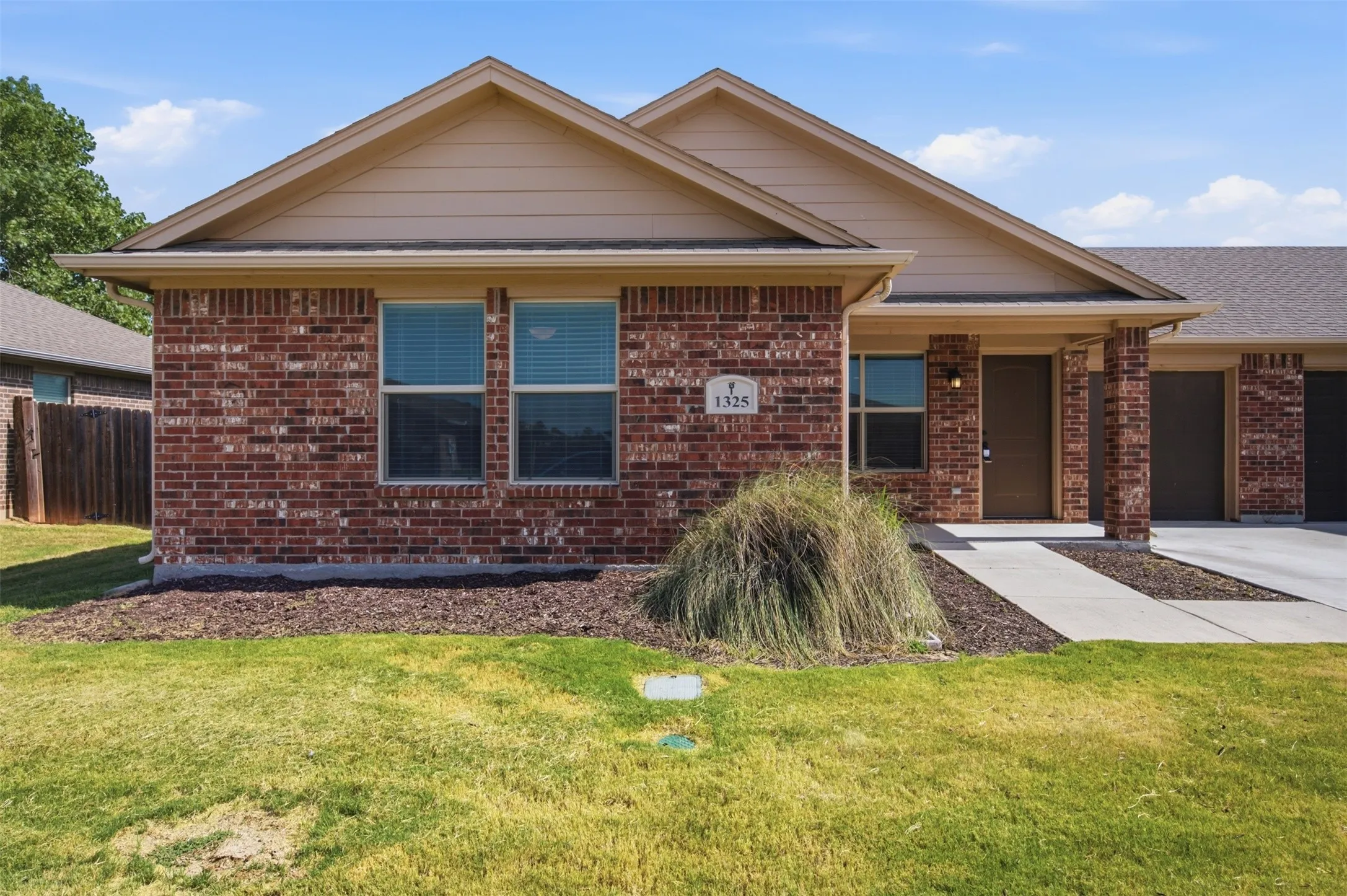 Duplex For Rent in Tarrant County , 1325 White Sand Drive 1329, Pelican Bay, Texas 76020, 3 Bedroom, 2 Bathroom, 1 Garage spaces, 1,227 Sqft, built in 2018, mls#21396414, Real Estate Agent in Pelican Bay, Homes For Rent in Tarrant county, Homes For Rent in Pelican Bay, Realtor in Pelican Bay Texas, Real Estate Brokerage Independent Realty Texas, Luminita Cordes Realtor