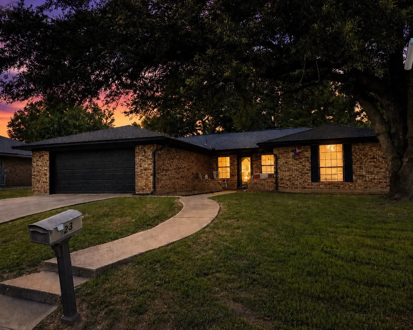 Single Family Residence For Rent in Grayson County , 23 Haven Circle, Denison, Texas 75020, 3 Bedroom, 2 Bathroom, 2 Garage spaces, 1,682 Sqft, built in 1979, mls#21396256, Real Estate Agent in Denison, Homes For Rent in Grayson county, Homes For Rent in Denison, Realtor in Denison Texas, Real Estate Brokerage Independent Realty Texas, Luminita Cordes Realtor