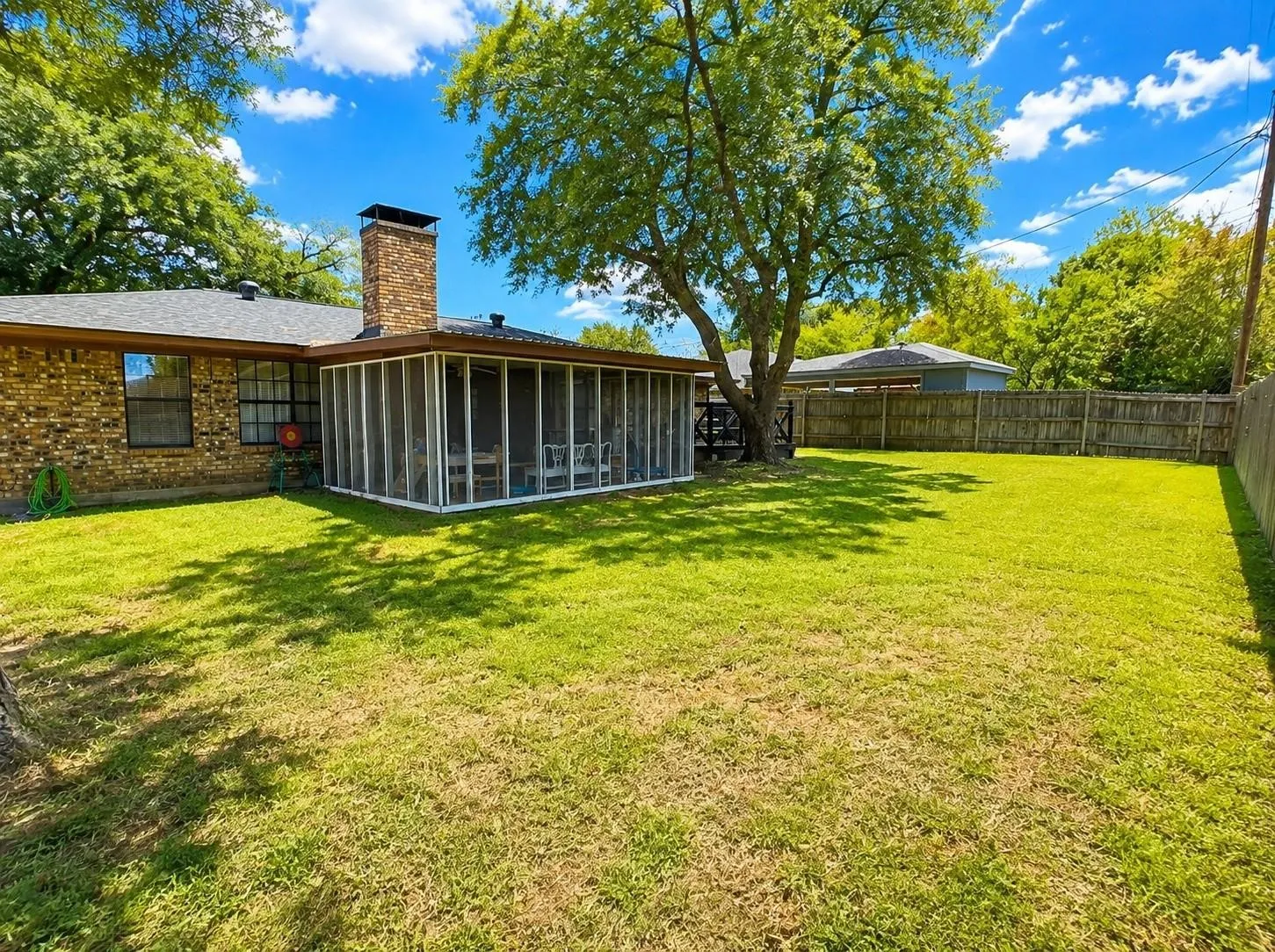 Single Family Residence For Rent in Grayson County , 23 Haven Circle, Denison, Texas 75020, 3 Bedroom, 2 Bathroom, 2 Garage spaces, 1,682 Sqft, built in 1979, mls#21396256, Real Estate Agent in Denison, Homes For Rent in Grayson county, Homes For Rent in Denison, Realtor in Denison Texas, Real Estate Brokerage Independent Realty Texas, Luminita Cordes Realtor