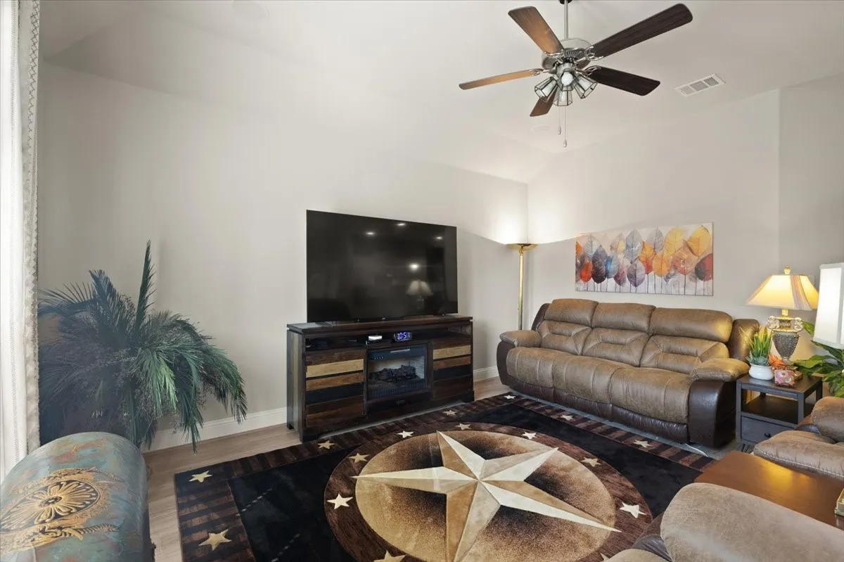 Single Family Residence For Sale in Johnson County , 1109 Whispering Hill Drive, Mansfield, Texas 76063, 4 Bedroom, 2 Bathroom, 3 Garage spaces, 2,021 Sqft, built in 2021, mls#21395193, Real Estate Agent in Mansfield, Homes For Sale in Johnson county, Homes For Sale in Mansfield, Realtor in Mansfield Texas, Real Estate Brokerage Independent Realty Texas, Luminita Cordes Realtor
