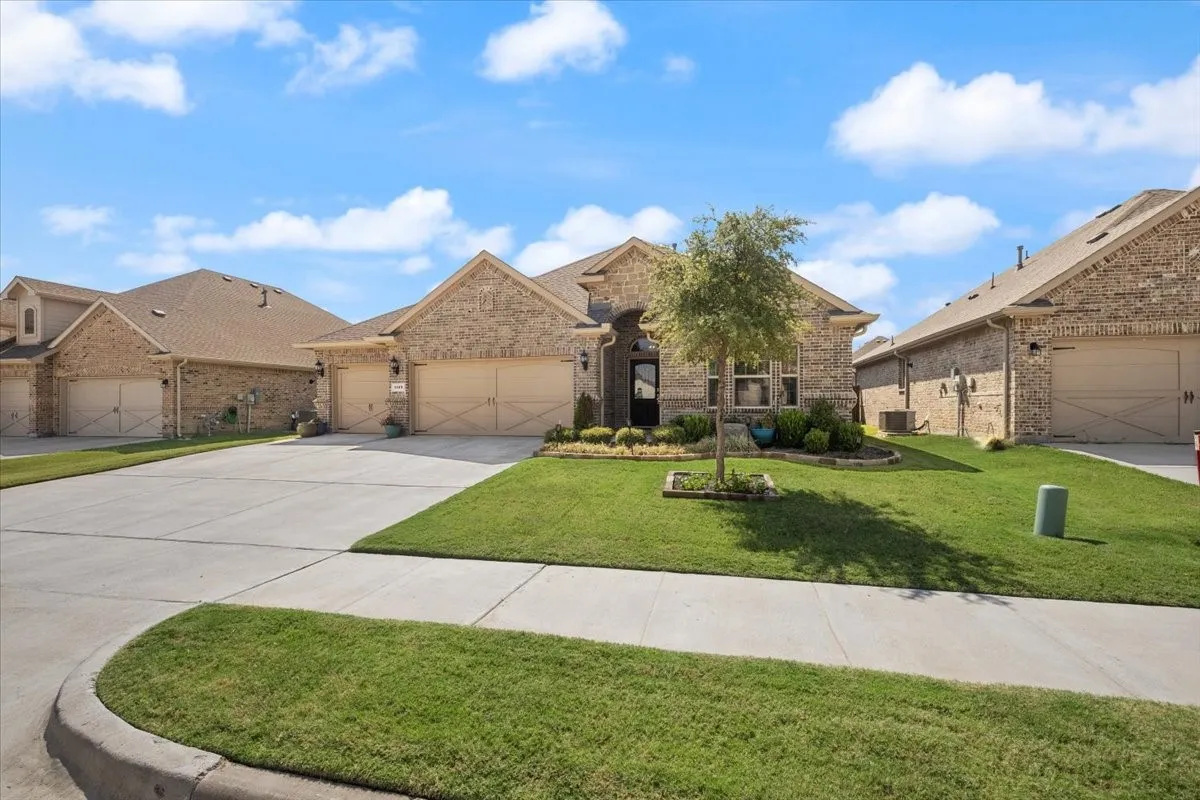 Single Family Residence For Sale in Johnson County , 1109 Whispering Hill Drive, Mansfield, Texas 76063, 4 Bedroom, 2 Bathroom, 3 Garage spaces, 2,021 Sqft, built in 2021, mls#21395193, Real Estate Agent in Mansfield, Homes For Sale in Johnson county, Homes For Sale in Mansfield, Realtor in Mansfield Texas, Real Estate Brokerage Independent Realty Texas, Luminita Cordes Realtor