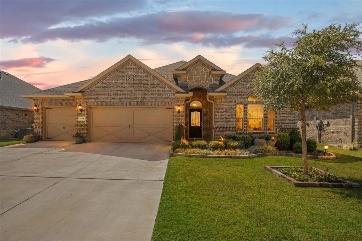 Single Family Residence For Sale in Johnson County , 1109 Whispering Hill Drive, Mansfield, Texas 76063, 4 Bedroom, 2 Bathroom, 3 Garage spaces, 2,021 Sqft, built in 2021, mls#21395193, Real Estate Agent in Mansfield, Homes For Sale in Johnson county, Homes For Sale in Mansfield, Realtor in Mansfield Texas, Real Estate Brokerage Independent Realty Texas, Luminita Cordes Realtor