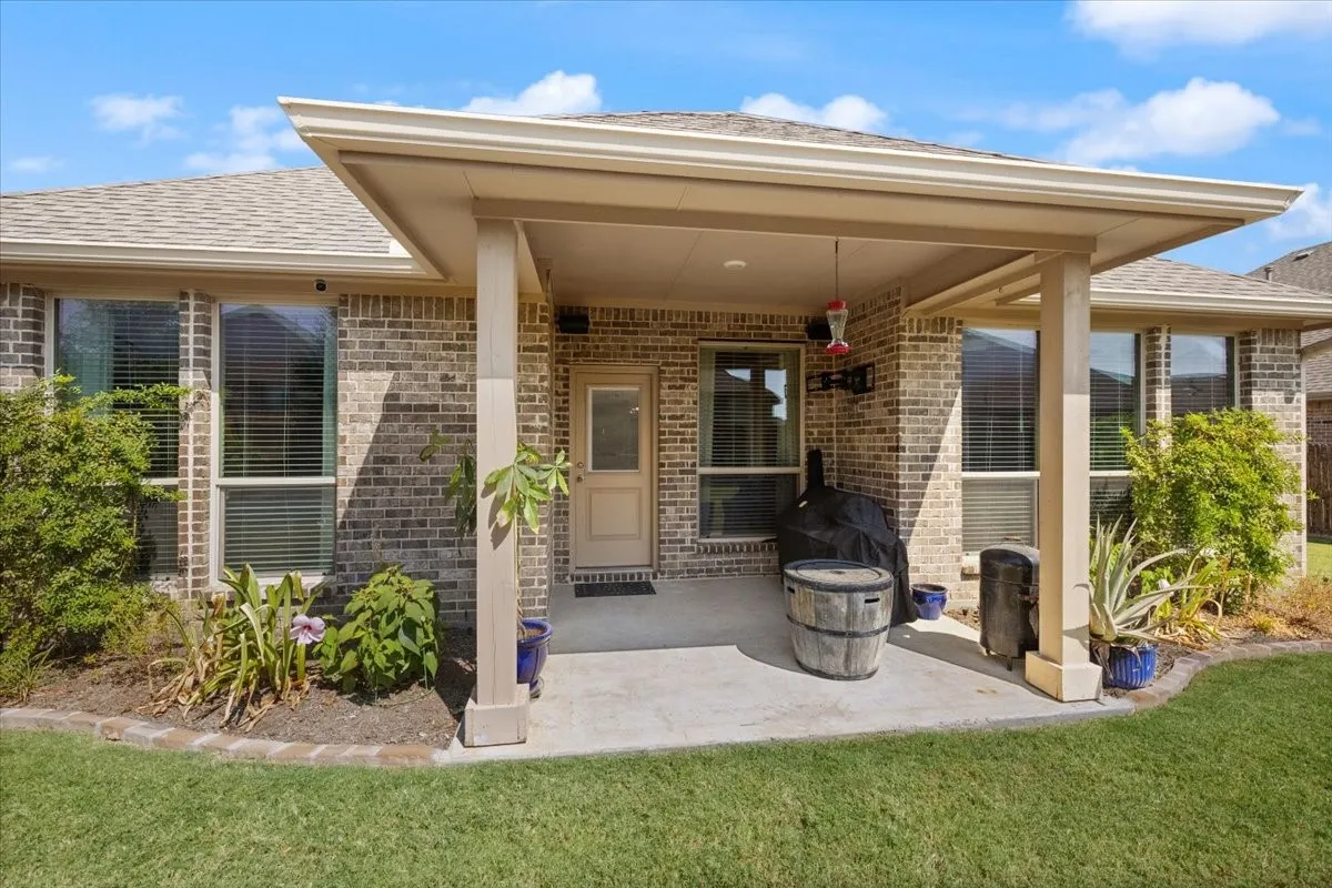 Single Family Residence For Sale in Johnson County , 1109 Whispering Hill Drive, Mansfield, Texas 76063, 4 Bedroom, 2 Bathroom, 3 Garage spaces, 2,021 Sqft, built in 2021, mls#21395193, Real Estate Agent in Mansfield, Homes For Sale in Johnson county, Homes For Sale in Mansfield, Realtor in Mansfield Texas, Real Estate Brokerage Independent Realty Texas, Luminita Cordes Realtor