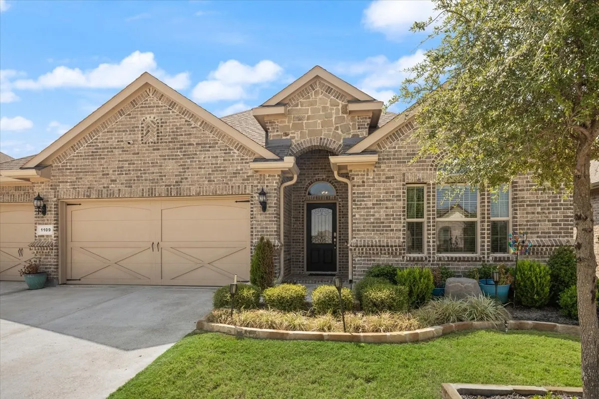 Single Family Residence For Sale in Johnson County , 1109 Whispering Hill Drive, Mansfield, Texas 76063, 4 Bedroom, 2 Bathroom, 3 Garage spaces, 2,021 Sqft, built in 2021, mls#21395193, Real Estate Agent in Mansfield, Homes For Sale in Johnson county, Homes For Sale in Mansfield, Realtor in Mansfield Texas, Real Estate Brokerage Independent Realty Texas, Luminita Cordes Realtor