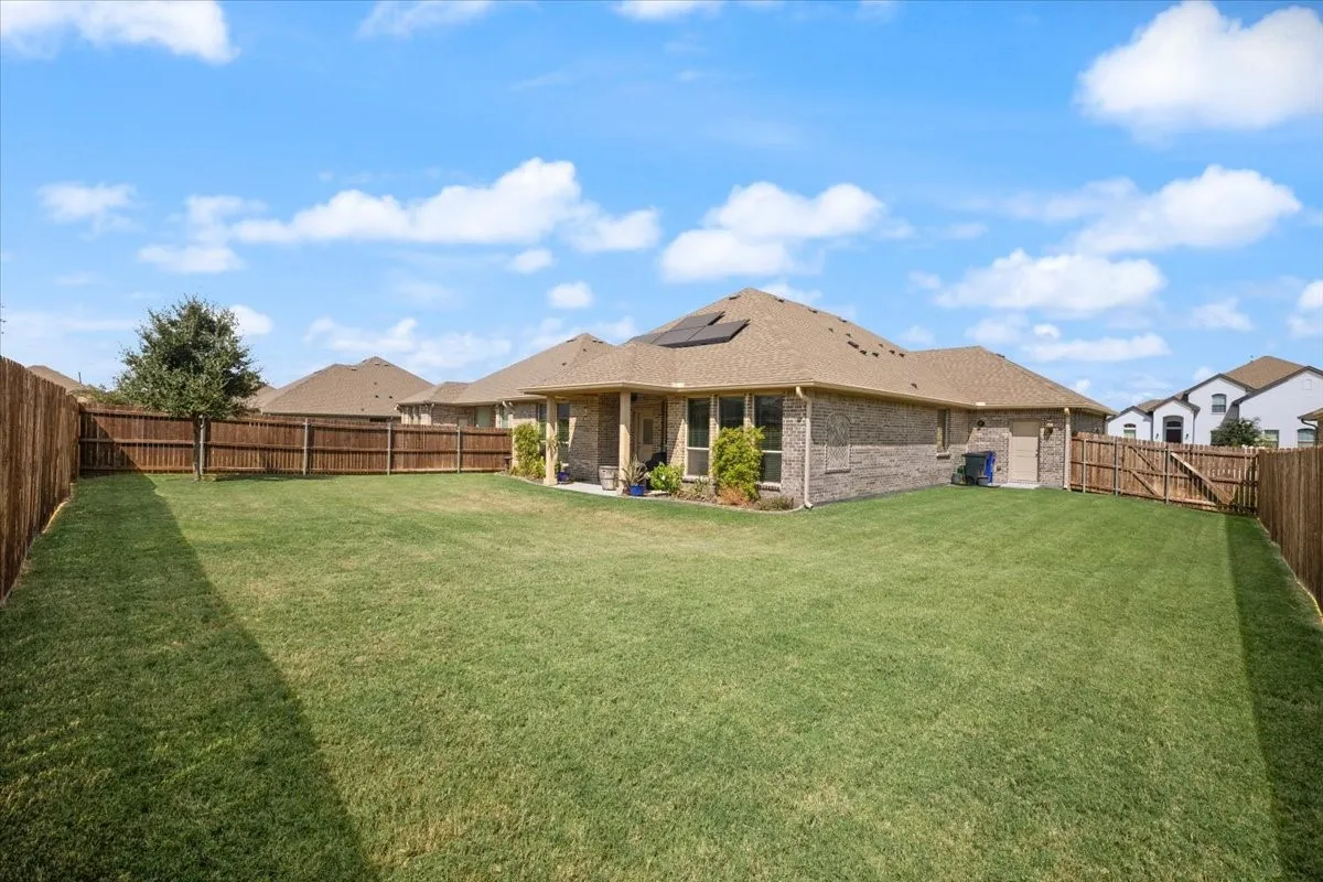 Single Family Residence For Sale in Johnson County , 1109 Whispering Hill Drive, Mansfield, Texas 76063, 4 Bedroom, 2 Bathroom, 3 Garage spaces, 2,021 Sqft, built in 2021, mls#21395193, Real Estate Agent in Mansfield, Homes For Sale in Johnson county, Homes For Sale in Mansfield, Realtor in Mansfield Texas, Real Estate Brokerage Independent Realty Texas, Luminita Cordes Realtor