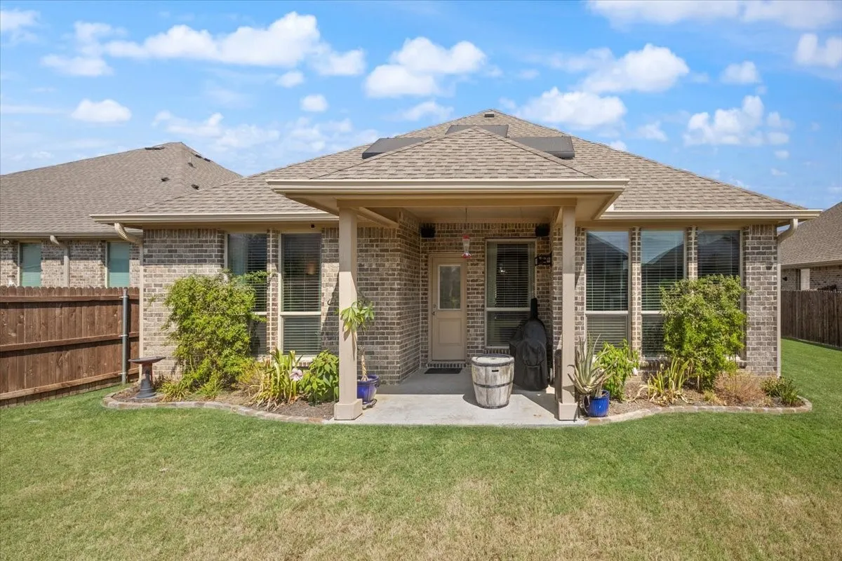 Single Family Residence For Sale in Johnson County , 1109 Whispering Hill Drive, Mansfield, Texas 76063, 4 Bedroom, 2 Bathroom, 3 Garage spaces, 2,021 Sqft, built in 2021, mls#21395193, Real Estate Agent in Mansfield, Homes For Sale in Johnson county, Homes For Sale in Mansfield, Realtor in Mansfield Texas, Real Estate Brokerage Independent Realty Texas, Luminita Cordes Realtor