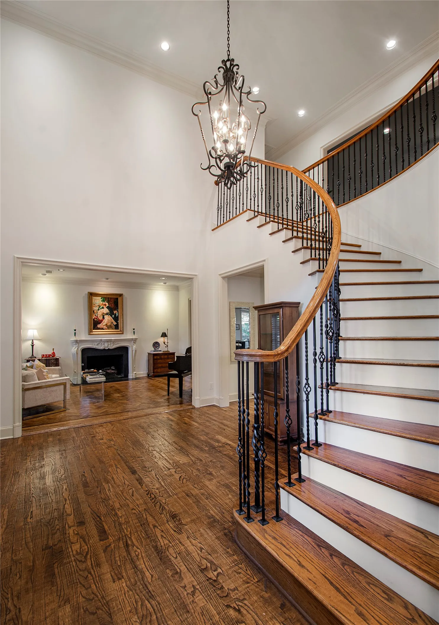 Single Family Residence For Sale in Collin County , 5709 Seville Court, Plano, Texas 75093, 6 Bedroom, 6 Bathroom, 3 Garage spaces, 6,312 Sqft, built in 1992, mls#21393447, Real Estate Agent in Plano, Homes For Sale in Collin county, Homes For Sale in Plano, Realtor in Plano Texas, Real Estate Brokerage Independent Realty Texas, Luminita Cordes Realtor