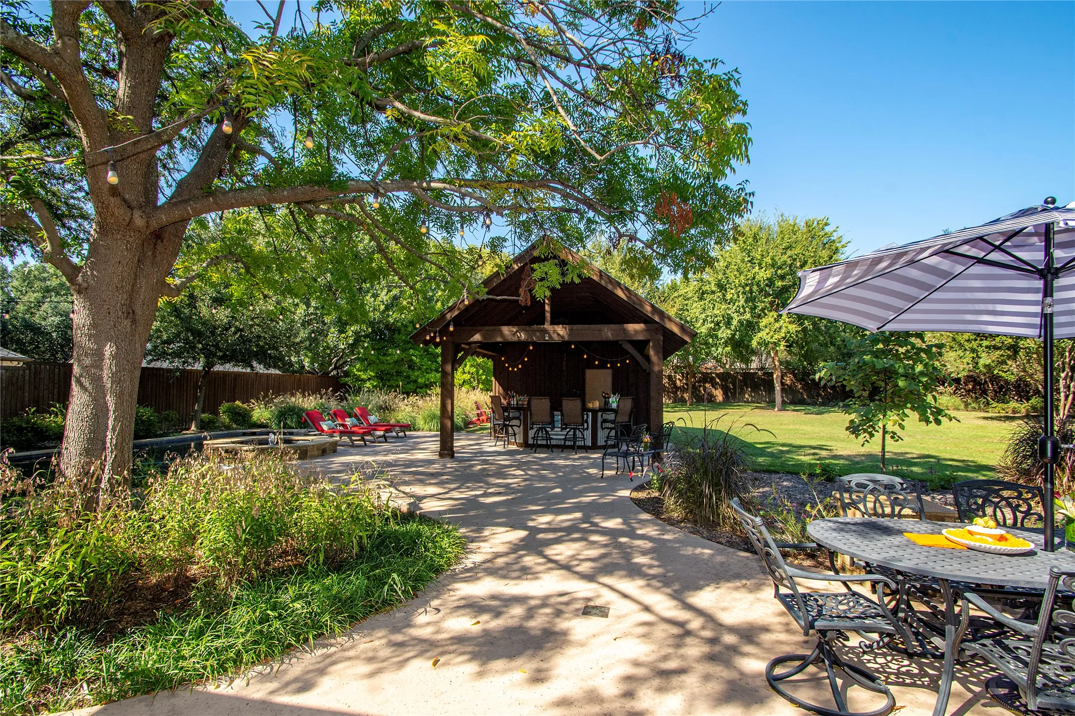 Single Family Residence For Sale in Collin County , 5709 Seville Court, Plano, Texas 75093, 6 Bedroom, 6 Bathroom, 3 Garage spaces, 6,312 Sqft, built in 1992, mls#21393447, Real Estate Agent in Plano, Homes For Sale in Collin county, Homes For Sale in Plano, Realtor in Plano Texas, Real Estate Brokerage Independent Realty Texas, Luminita Cordes Realtor