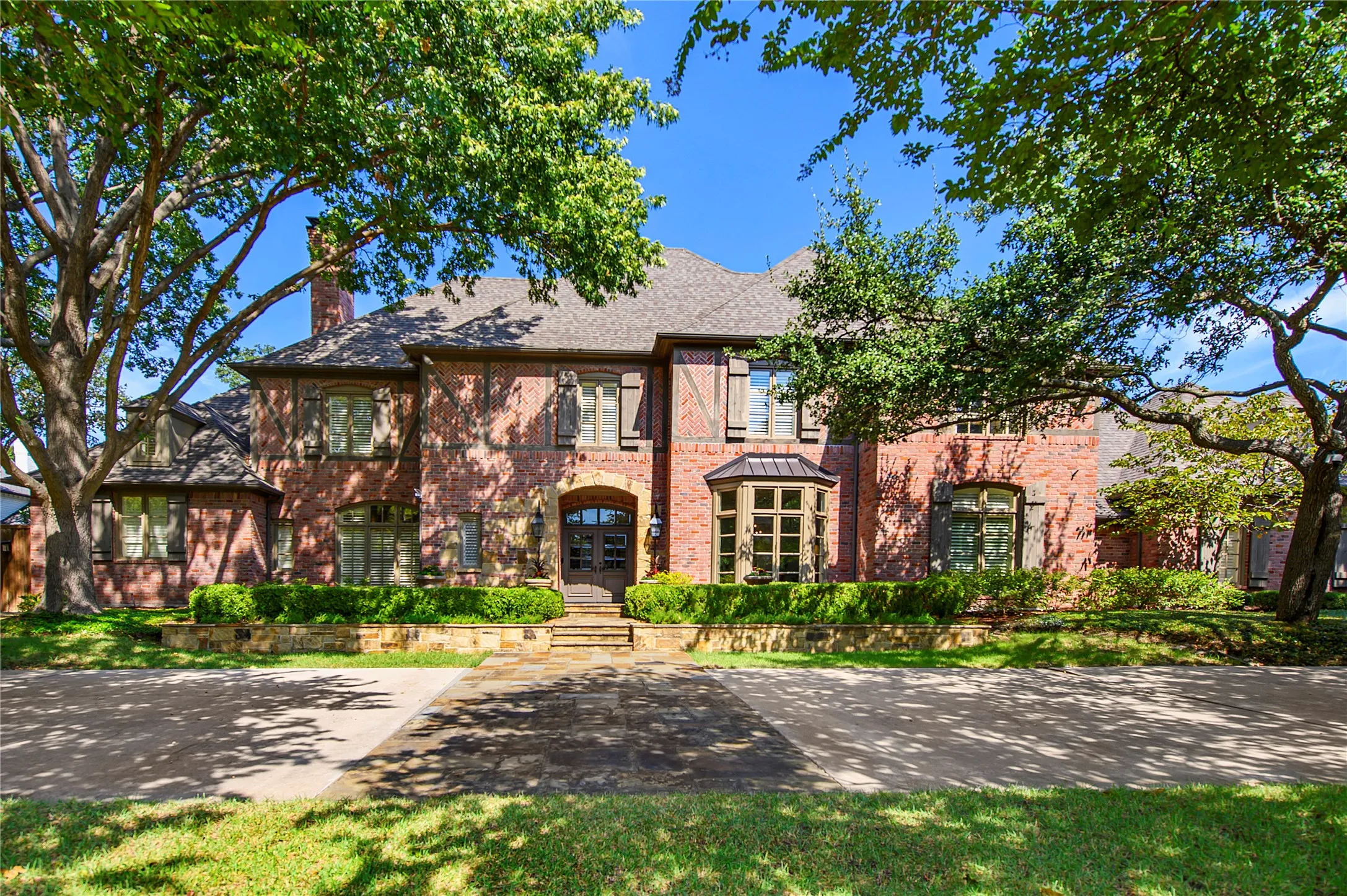 Single Family Residence For Sale in Collin County , 5709 Seville Court, Plano, Texas 75093, 6 Bedroom, 6 Bathroom, 3 Garage spaces, 6,312 Sqft, built in 1992, mls#21393447, Real Estate Agent in Plano, Homes For Sale in Collin county, Homes For Sale in Plano, Realtor in Plano Texas, Real Estate Brokerage Independent Realty Texas, Luminita Cordes Realtor