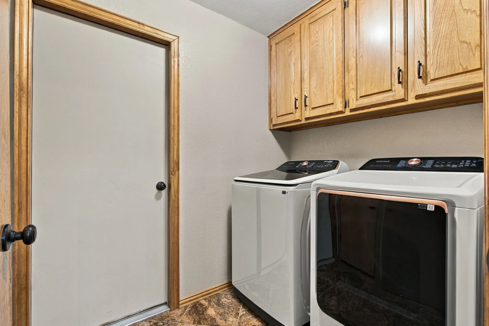 Single Family Residence For Sale in Tarrant County , 7101 Hazel Place, North Richland Hills, Texas 76182, 3 Bedroom, 3 Bathroom, 2 Garage spaces, 1,938 Sqft, built in 1986, mls#21395466, Real Estate Agent in North Richland Hills, Homes For Sale in Tarrant county, Homes For Sale in North Richland Hills, Realtor in North Richland Hills Texas, Real Estate Brokerage Independent Realty Texas, Luminita Cordes Realtor