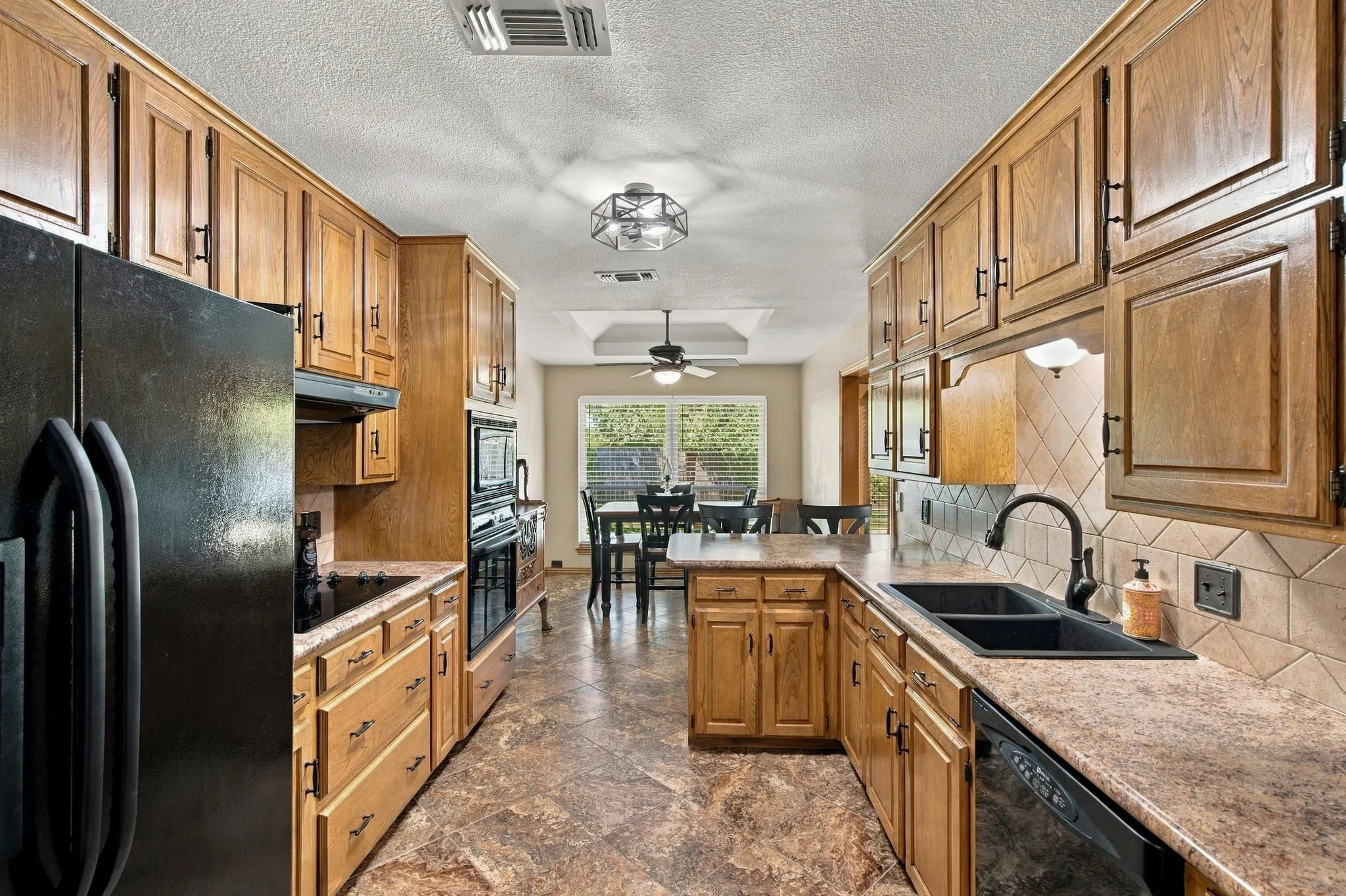 Single Family Residence For Sale in Tarrant County , 7101 Hazel Place, North Richland Hills, Texas 76182, 3 Bedroom, 3 Bathroom, 2 Garage spaces, 1,938 Sqft, built in 1986, mls#21395466, Real Estate Agent in North Richland Hills, Homes For Sale in Tarrant county, Homes For Sale in North Richland Hills, Realtor in North Richland Hills Texas, Real Estate Brokerage Independent Realty Texas, Luminita Cordes Realtor