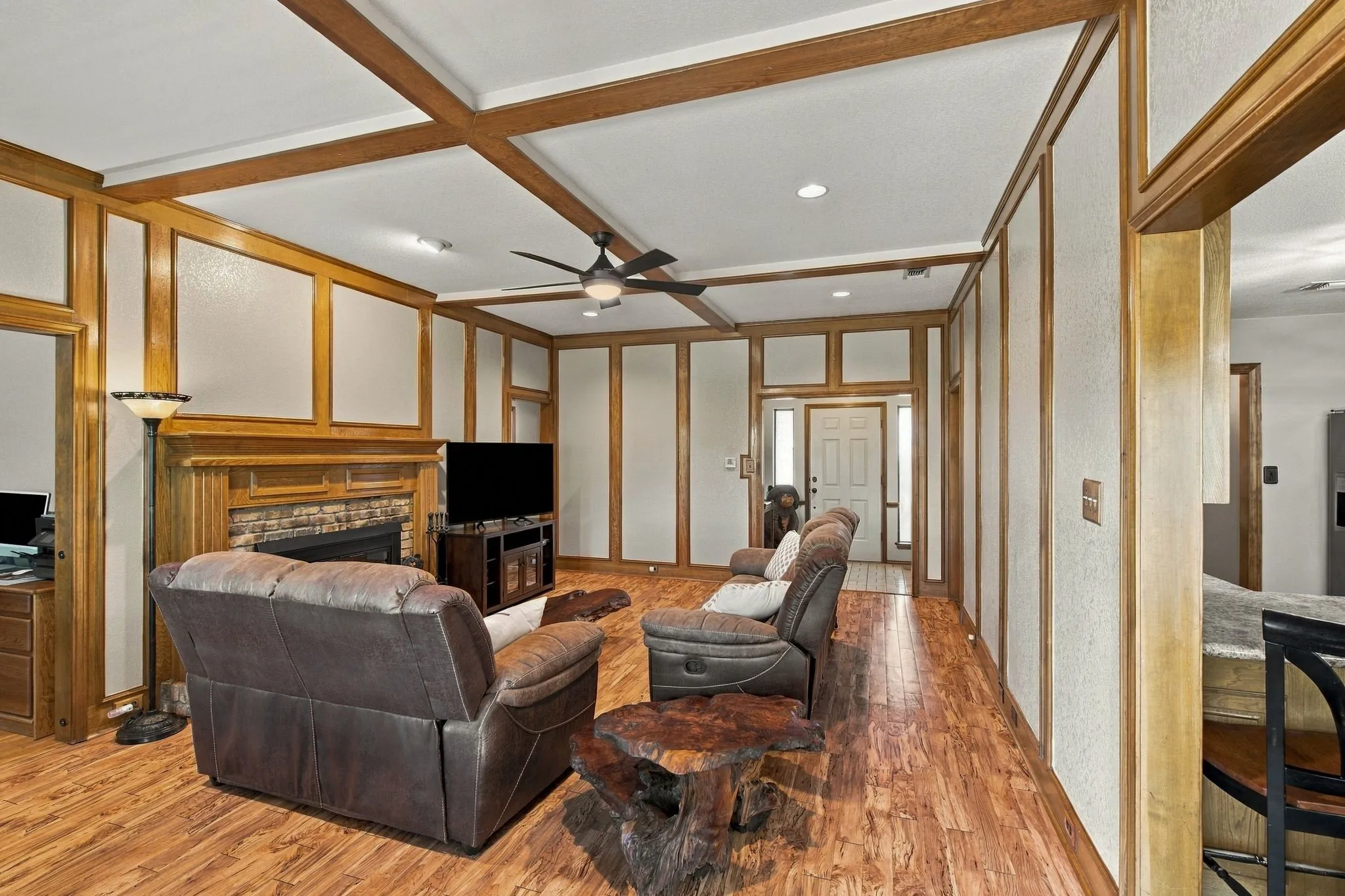 Single Family Residence For Sale in Tarrant County , 7101 Hazel Place, North Richland Hills, Texas 76182, 3 Bedroom, 3 Bathroom, 2 Garage spaces, 1,938 Sqft, built in 1986, mls#21395466, Real Estate Agent in North Richland Hills, Homes For Sale in Tarrant county, Homes For Sale in North Richland Hills, Realtor in North Richland Hills Texas, Real Estate Brokerage Independent Realty Texas, Luminita Cordes Realtor