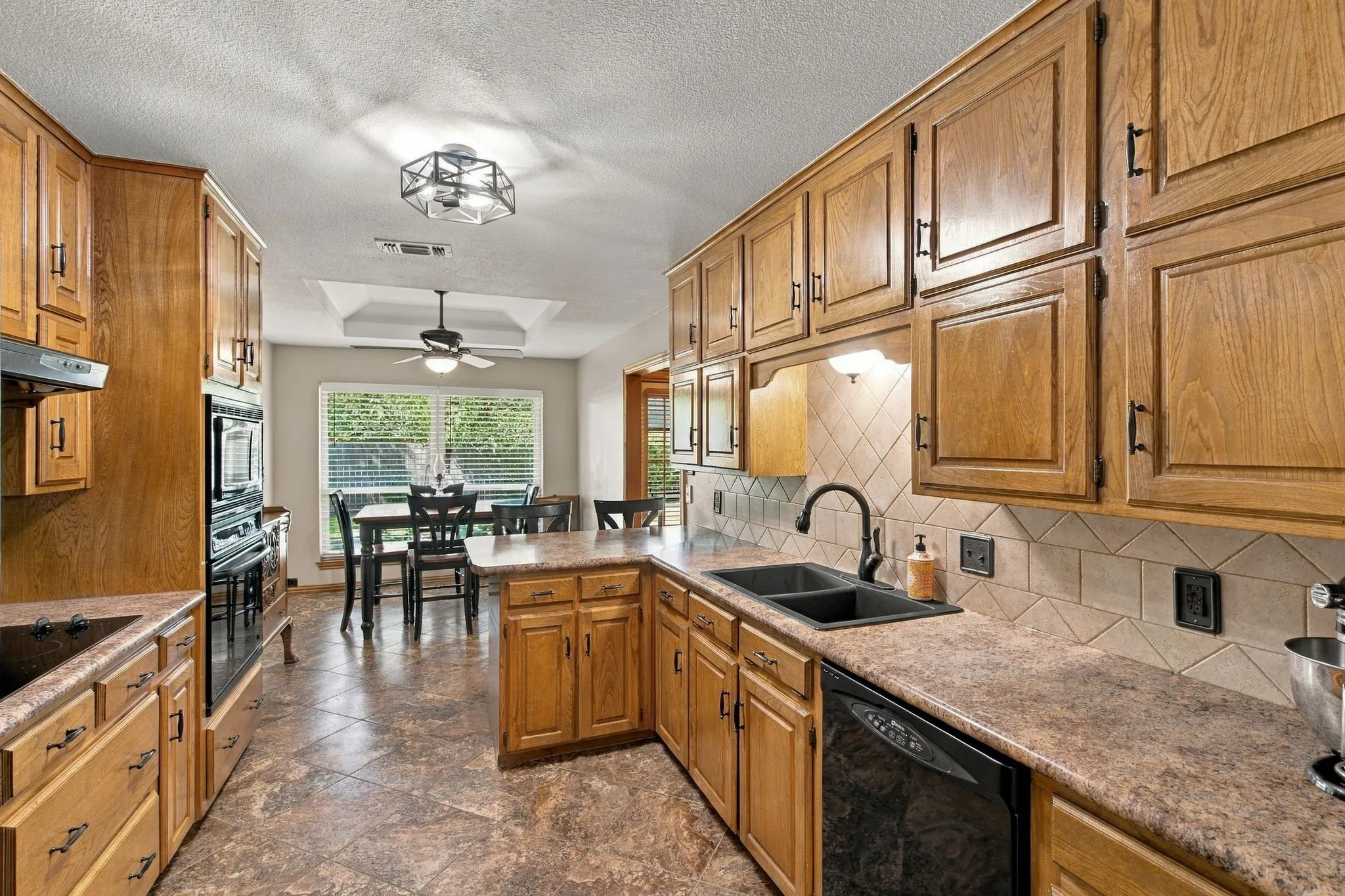Single Family Residence For Sale in Tarrant County , 7101 Hazel Place, North Richland Hills, Texas 76182, 3 Bedroom, 3 Bathroom, 2 Garage spaces, 1,938 Sqft, built in 1986, mls#21395466, Real Estate Agent in North Richland Hills, Homes For Sale in Tarrant county, Homes For Sale in North Richland Hills, Realtor in North Richland Hills Texas, Real Estate Brokerage Independent Realty Texas, Luminita Cordes Realtor