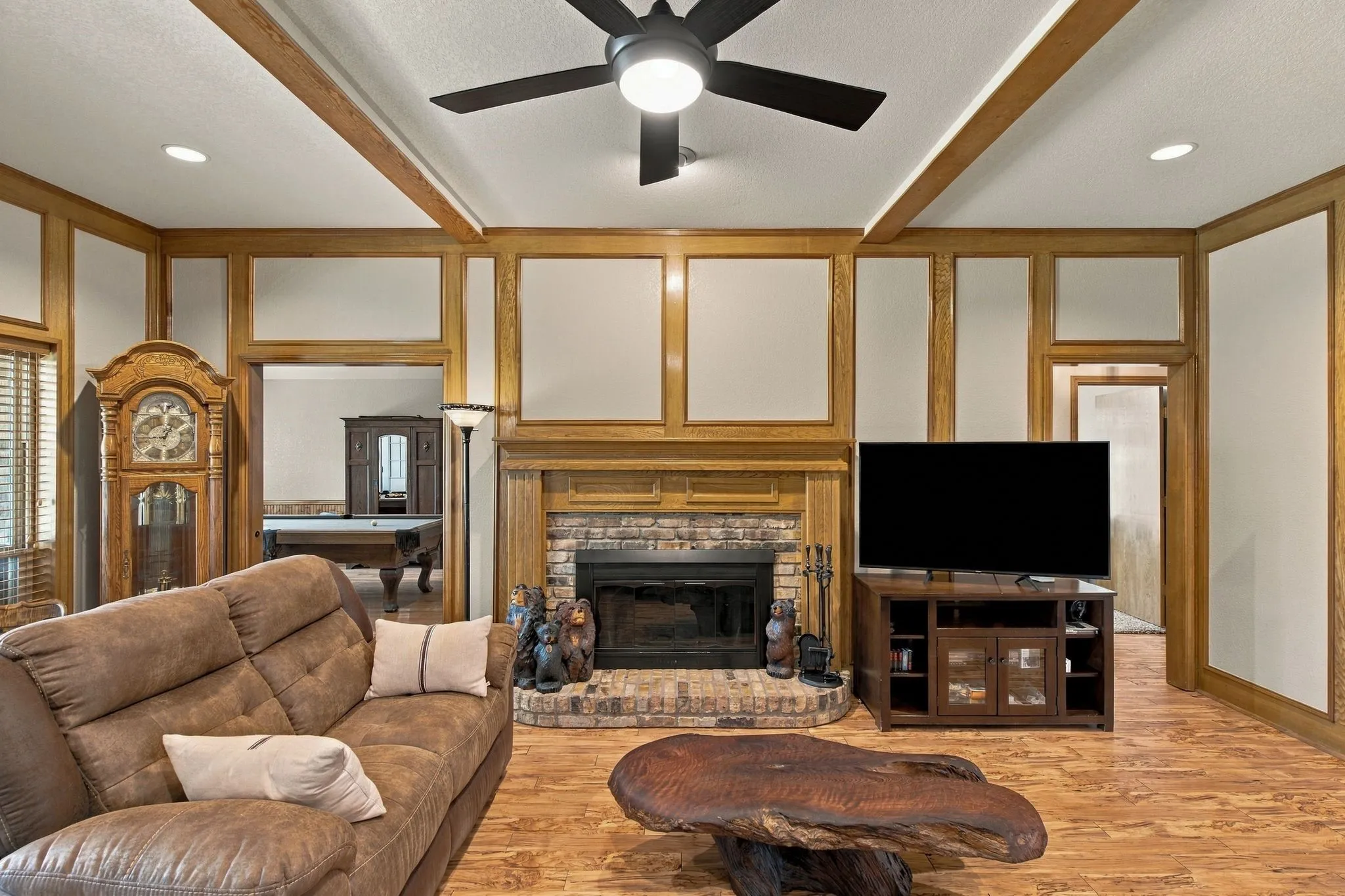 Single Family Residence For Sale in Tarrant County , 7101 Hazel Place, North Richland Hills, Texas 76182, 3 Bedroom, 3 Bathroom, 2 Garage spaces, 1,938 Sqft, built in 1986, mls#21395466, Real Estate Agent in North Richland Hills, Homes For Sale in Tarrant county, Homes For Sale in North Richland Hills, Realtor in North Richland Hills Texas, Real Estate Brokerage Independent Realty Texas, Luminita Cordes Realtor