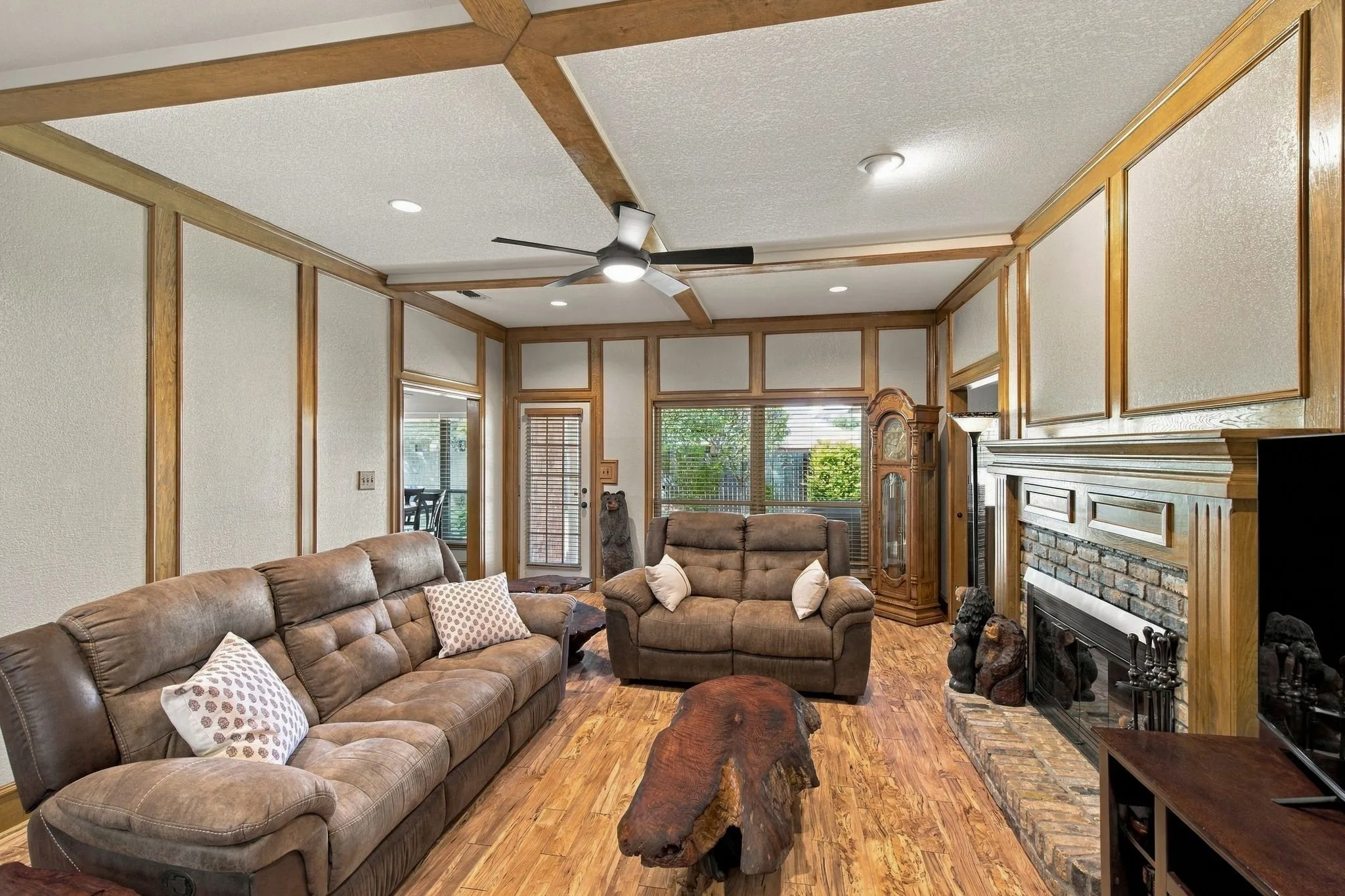 Single Family Residence For Sale in Tarrant County , 7101 Hazel Place, North Richland Hills, Texas 76182, 3 Bedroom, 3 Bathroom, 2 Garage spaces, 1,938 Sqft, built in 1986, mls#21395466, Real Estate Agent in North Richland Hills, Homes For Sale in Tarrant county, Homes For Sale in North Richland Hills, Realtor in North Richland Hills Texas, Real Estate Brokerage Independent Realty Texas, Luminita Cordes Realtor