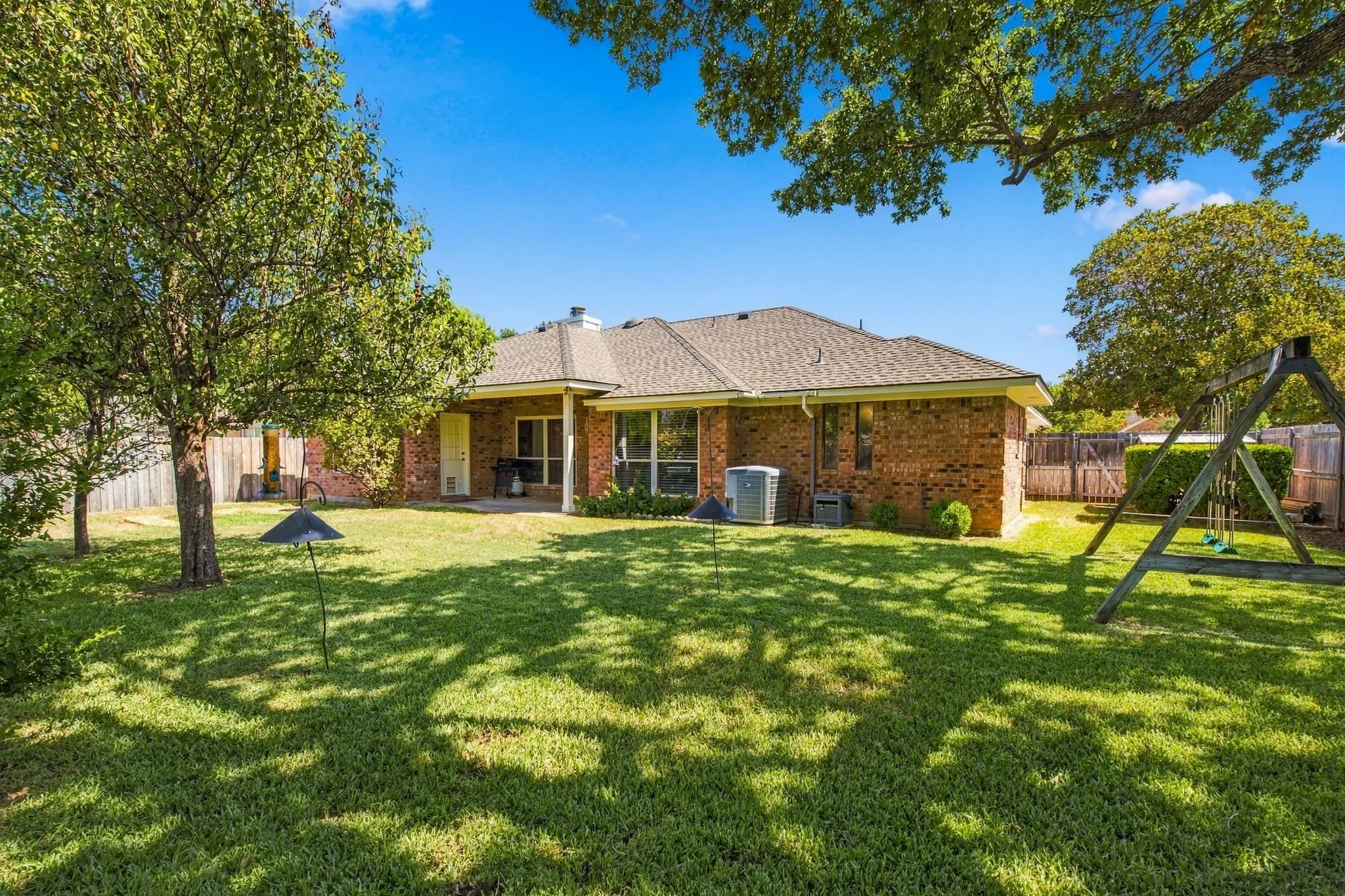 Single Family Residence For Sale in Tarrant County , 7101 Hazel Place, North Richland Hills, Texas 76182, 3 Bedroom, 3 Bathroom, 2 Garage spaces, 1,938 Sqft, built in 1986, mls#21395466, Real Estate Agent in North Richland Hills, Homes For Sale in Tarrant county, Homes For Sale in North Richland Hills, Realtor in North Richland Hills Texas, Real Estate Brokerage Independent Realty Texas, Luminita Cordes Realtor