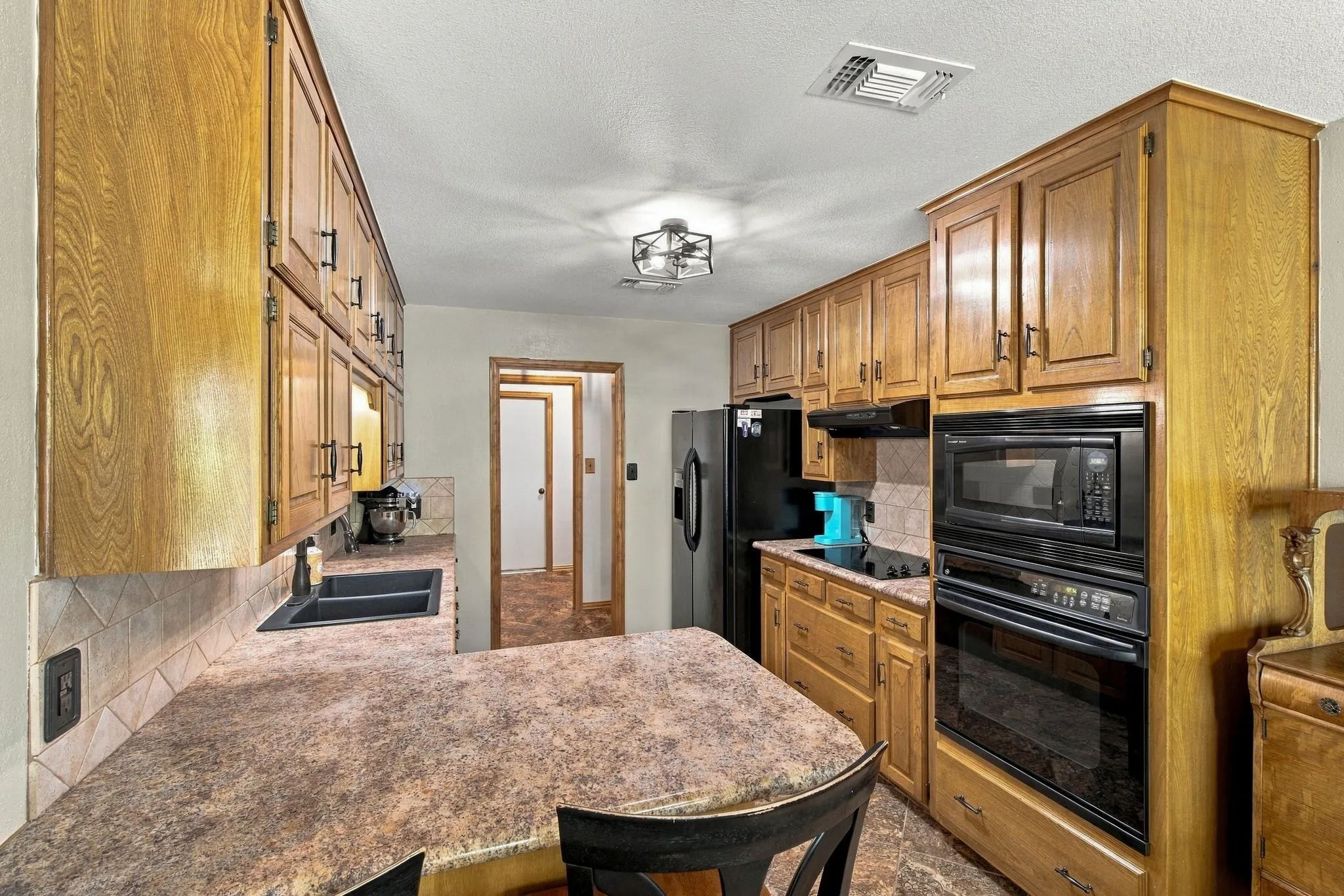 Single Family Residence For Sale in Tarrant County , 7101 Hazel Place, North Richland Hills, Texas 76182, 3 Bedroom, 3 Bathroom, 2 Garage spaces, 1,938 Sqft, built in 1986, mls#21395466, Real Estate Agent in North Richland Hills, Homes For Sale in Tarrant county, Homes For Sale in North Richland Hills, Realtor in North Richland Hills Texas, Real Estate Brokerage Independent Realty Texas, Luminita Cordes Realtor