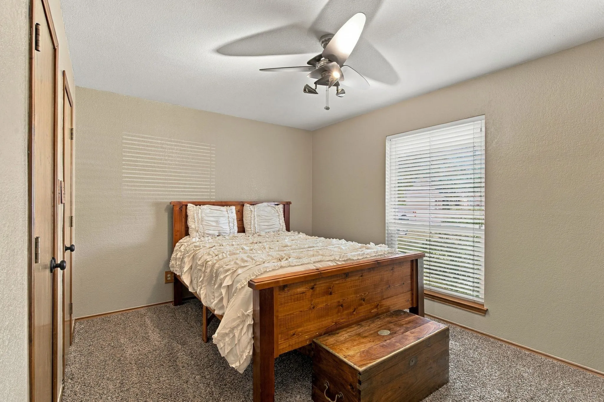 Single Family Residence For Sale in Tarrant County , 7101 Hazel Place, North Richland Hills, Texas 76182, 3 Bedroom, 3 Bathroom, 2 Garage spaces, 1,938 Sqft, built in 1986, mls#21395466, Real Estate Agent in North Richland Hills, Homes For Sale in Tarrant county, Homes For Sale in North Richland Hills, Realtor in North Richland Hills Texas, Real Estate Brokerage Independent Realty Texas, Luminita Cordes Realtor