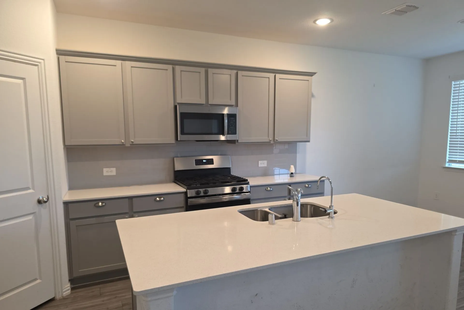 Single Family Residence For Sale in Kaufman County , 3955 Bellingham Lane, Heartland, Texas 75126, 4 Bedroom, 3 Bathroom, 2 Garage spaces, 2,546 Sqft, built in 2022, mls#21396553, Real Estate Agent in Heartland, Homes For Sale in Kaufman county, Homes For Sale in Heartland, Realtor in Heartland Texas, Real Estate Brokerage Independent Realty Texas, Luminita Cordes Realtor