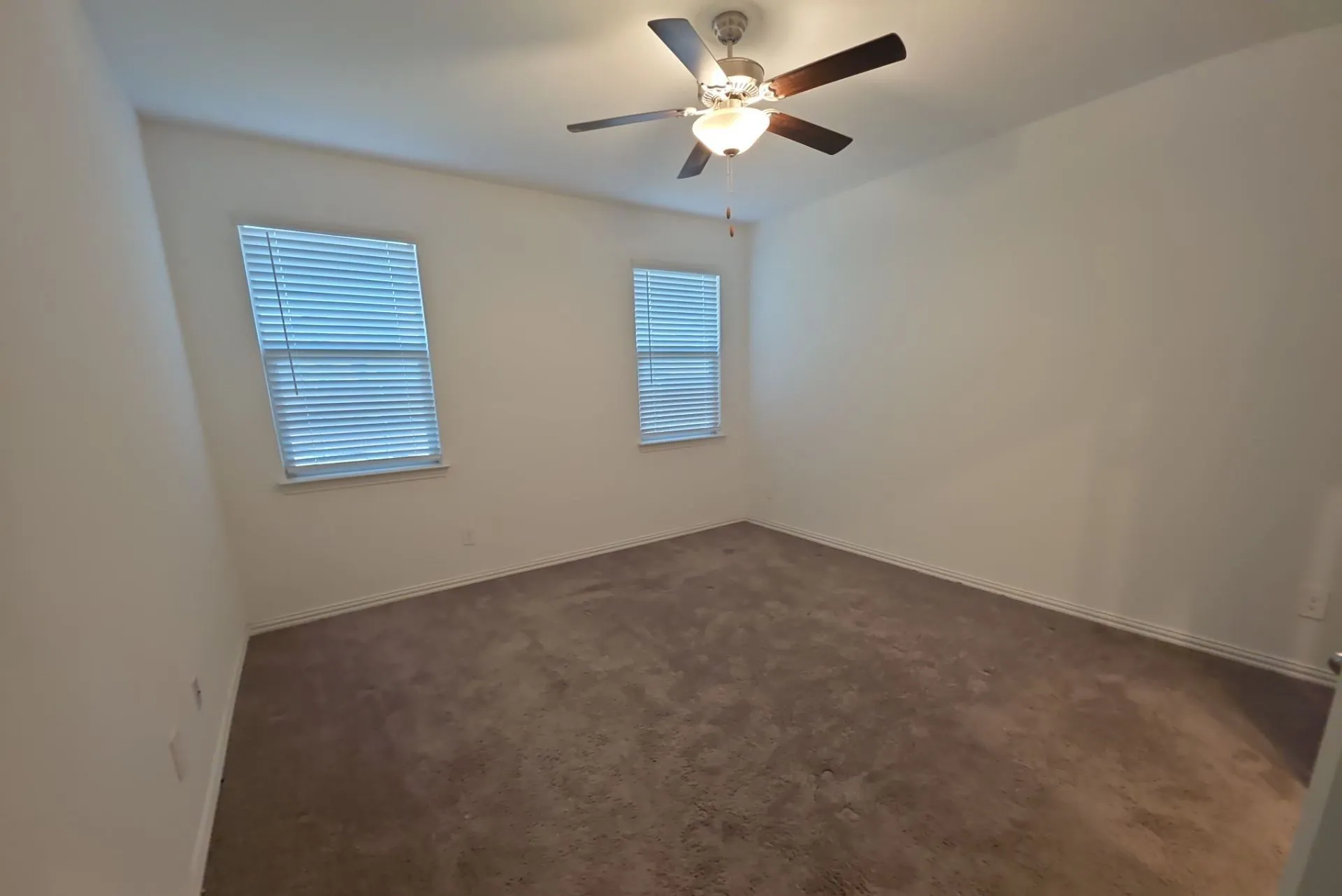 Single Family Residence For Sale in Kaufman County , 3955 Bellingham Lane, Heartland, Texas 75126, 4 Bedroom, 3 Bathroom, 2 Garage spaces, 2,546 Sqft, built in 2022, mls#21396553, Real Estate Agent in Heartland, Homes For Sale in Kaufman county, Homes For Sale in Heartland, Realtor in Heartland Texas, Real Estate Brokerage Independent Realty Texas, Luminita Cordes Realtor