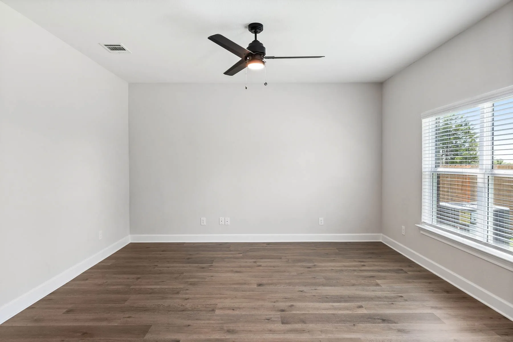 Single Family Residence For Sale in Dallas County , 1020 Cypress Avenue, Hutchins, Texas 75141, 3 Bedroom, 2 Bathroom, 2 Garage spaces, 1,229 Sqft, built in 2026, mls#21396577, Real Estate Agent in Hutchins, Homes For Sale in Dallas county, Homes For Sale in Hutchins, Realtor in Hutchins Texas, Real Estate Brokerage Independent Realty Texas, Luminita Cordes Realtor