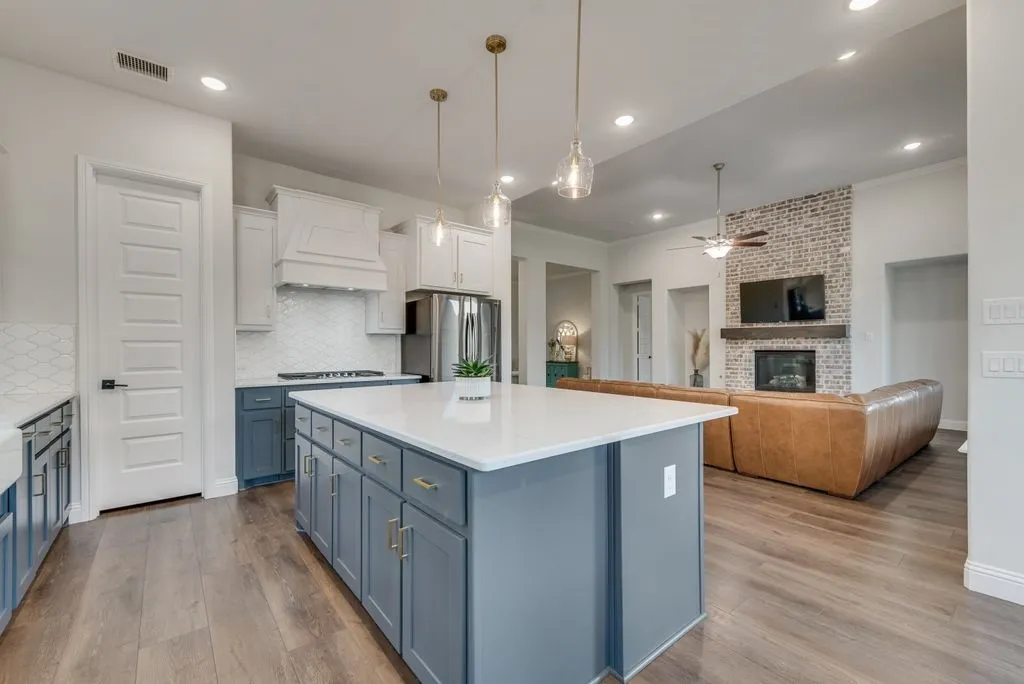 Single Family Residence For Rent in Rockwall County , 1302 Middleton Drive, Rockwall, Texas 75087, 5 Bedroom, 5 Bathroom, 3 Garage spaces, 3,668 Sqft, built in 2021, mls#21396405, Real Estate Agent in Rockwall, Homes For Rent in Rockwall county, Homes For Rent in Rockwall, Realtor in Rockwall Texas, Real Estate Brokerage Independent Realty Texas, Luminita Cordes Realtor