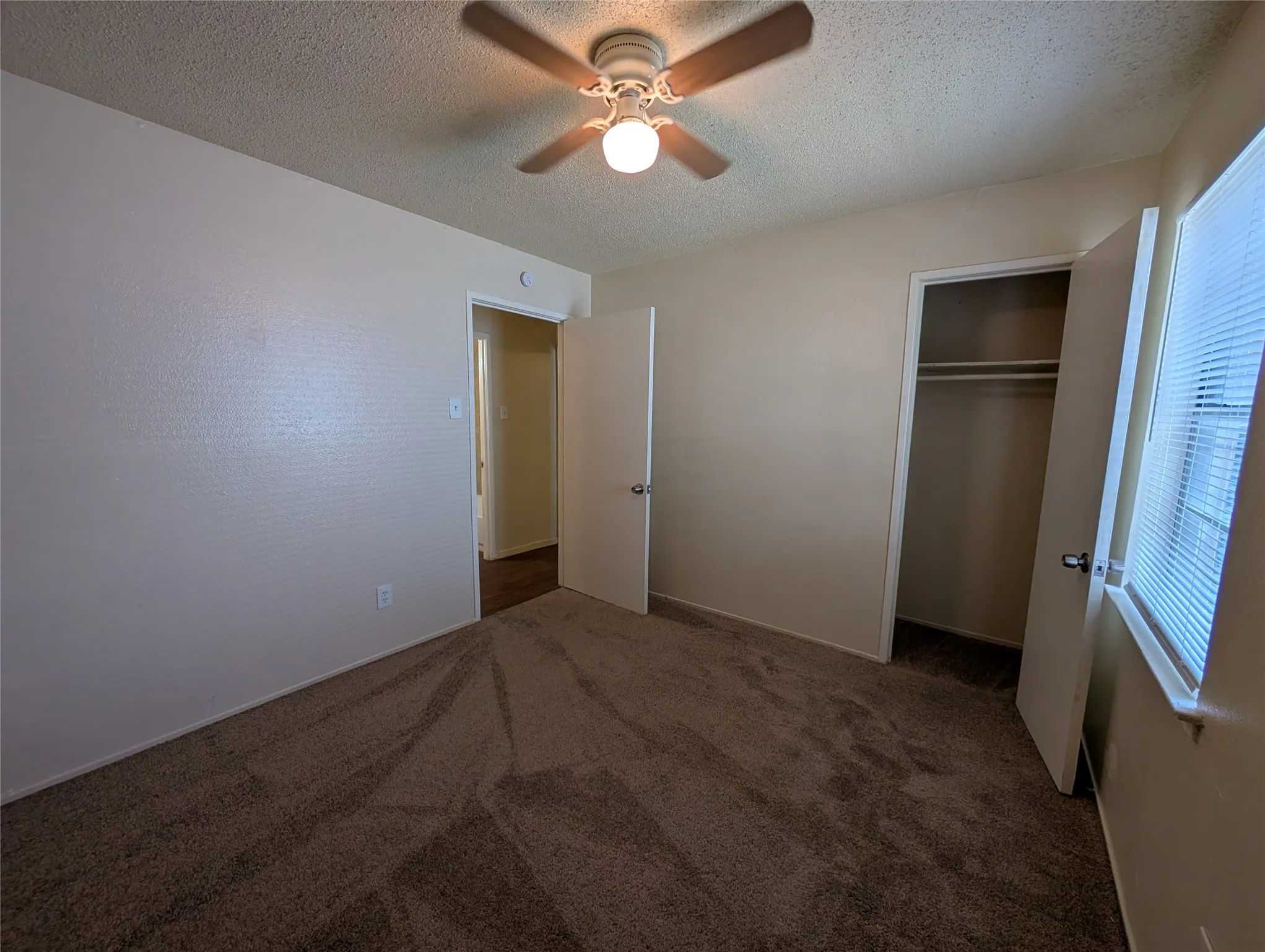 Single Family Residence For Rent in Dallas County , 3827 Black Oak Drive, Dallas, Texas 75241, 3 Bedroom, 1 Bathroom, Garage spaces, 1,475 Sqft, built in 1959, mls#21396578, Real Estate Agent in Dallas, Homes For Rent in Dallas county, Homes For Rent in Dallas, Realtor in Dallas Texas, Real Estate Brokerage Independent Realty Texas, Luminita Cordes Realtor